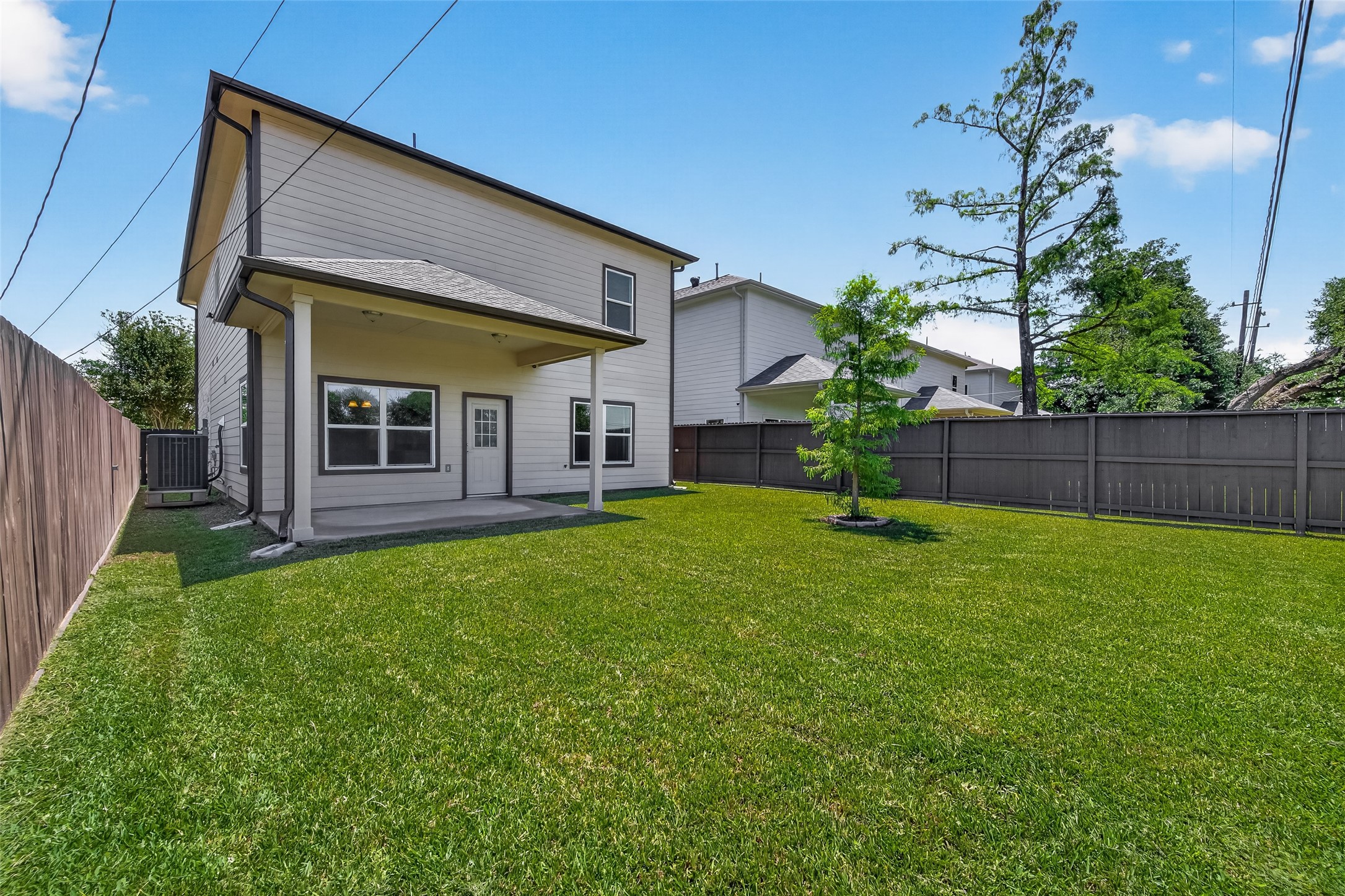2211 Silverbonnet Street Property Photo 35