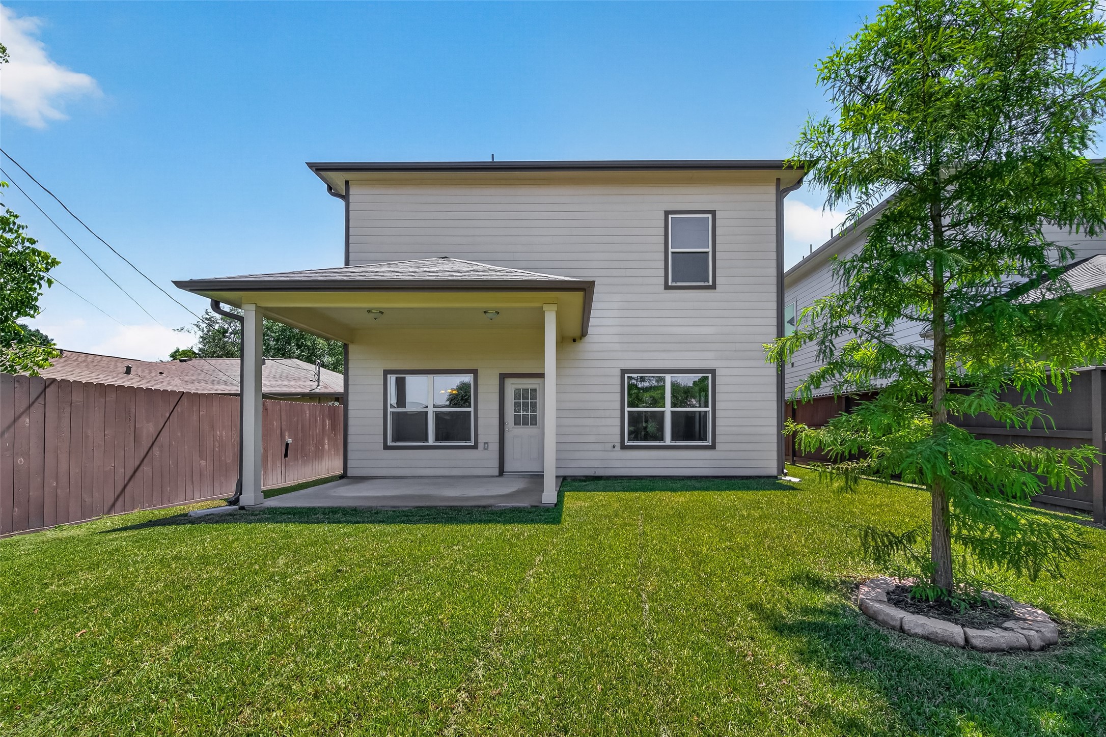 2211 Silverbonnet Street Property Photo 38