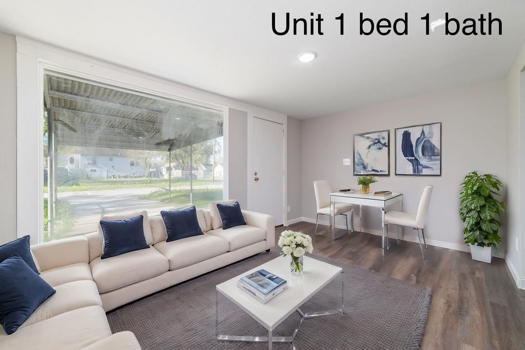 800 E Adoue Street 1/2 Property Photo 1