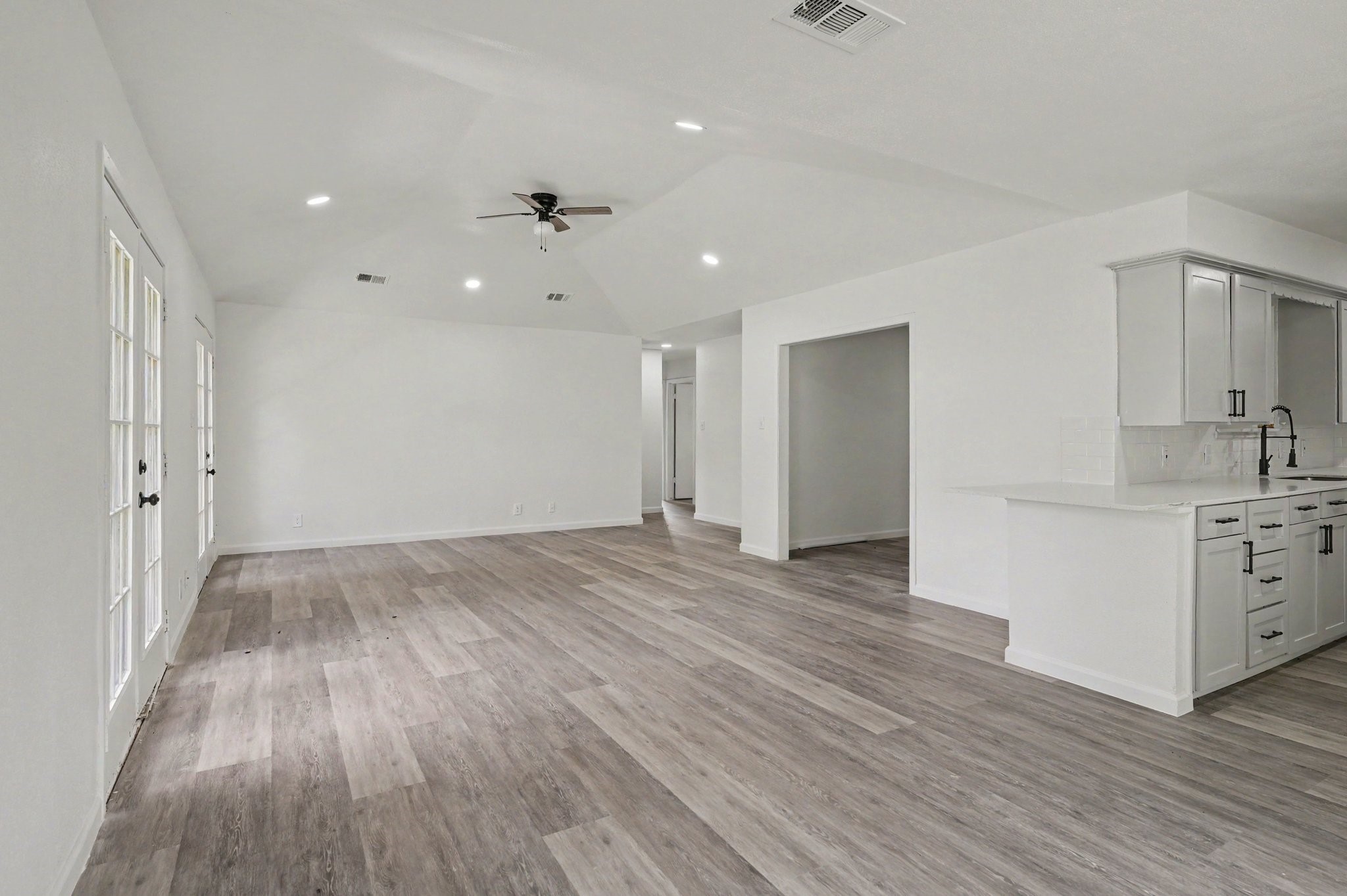2621 Truman Circle Property Photo 4
