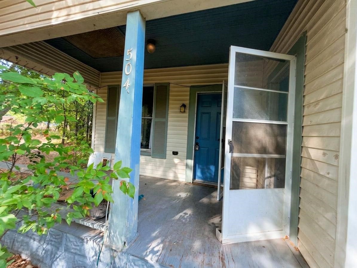 504 N Milam Avenue Property Photo 1