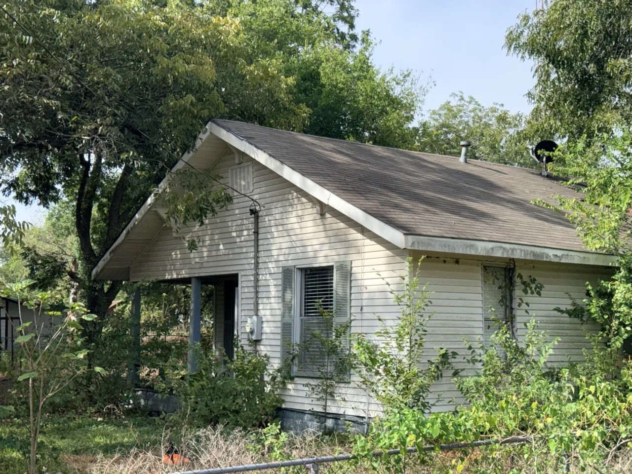 504 N Milam Avenue Property Photo 2