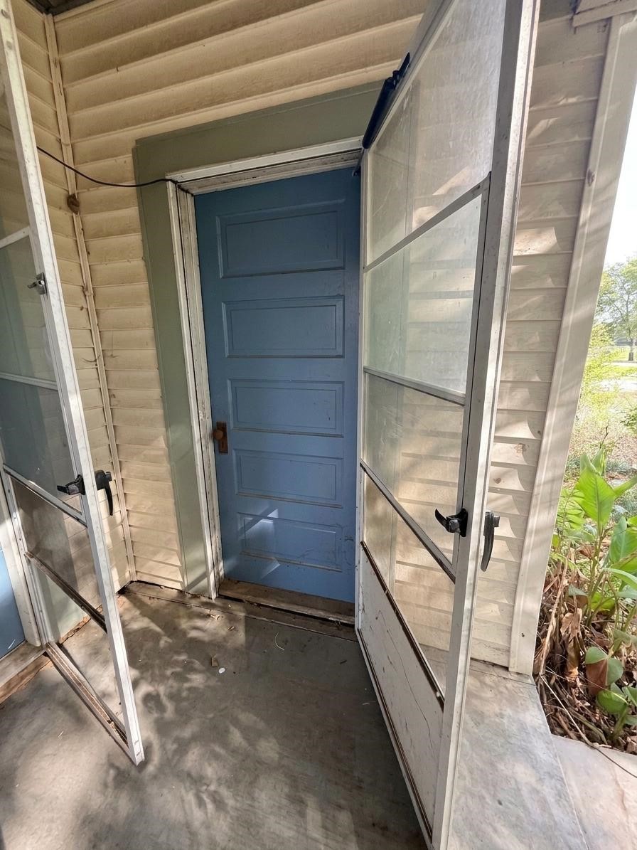 504 N Milam Avenue Property Photo 4