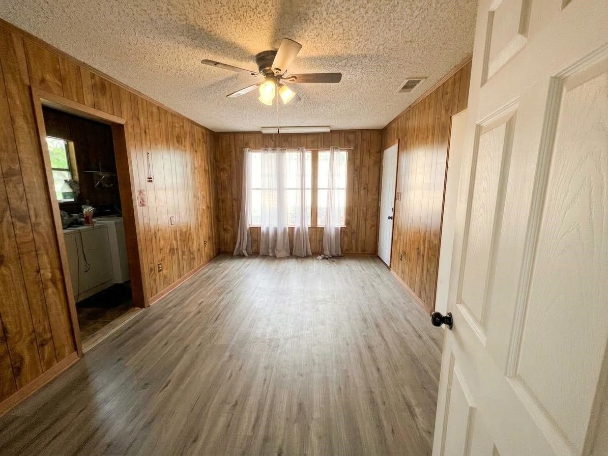504 N Milam Avenue Property Photo 10
