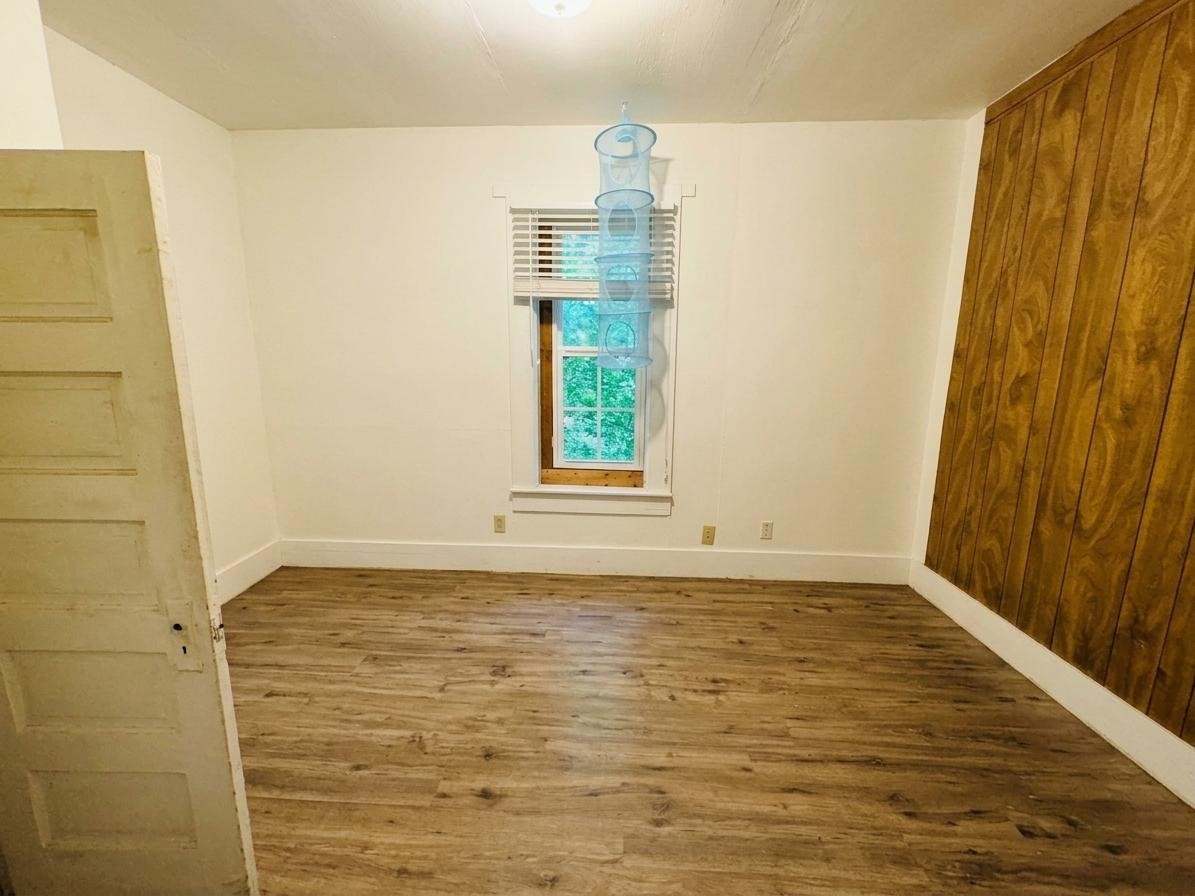 504 N Milam Avenue Property Photo 11
