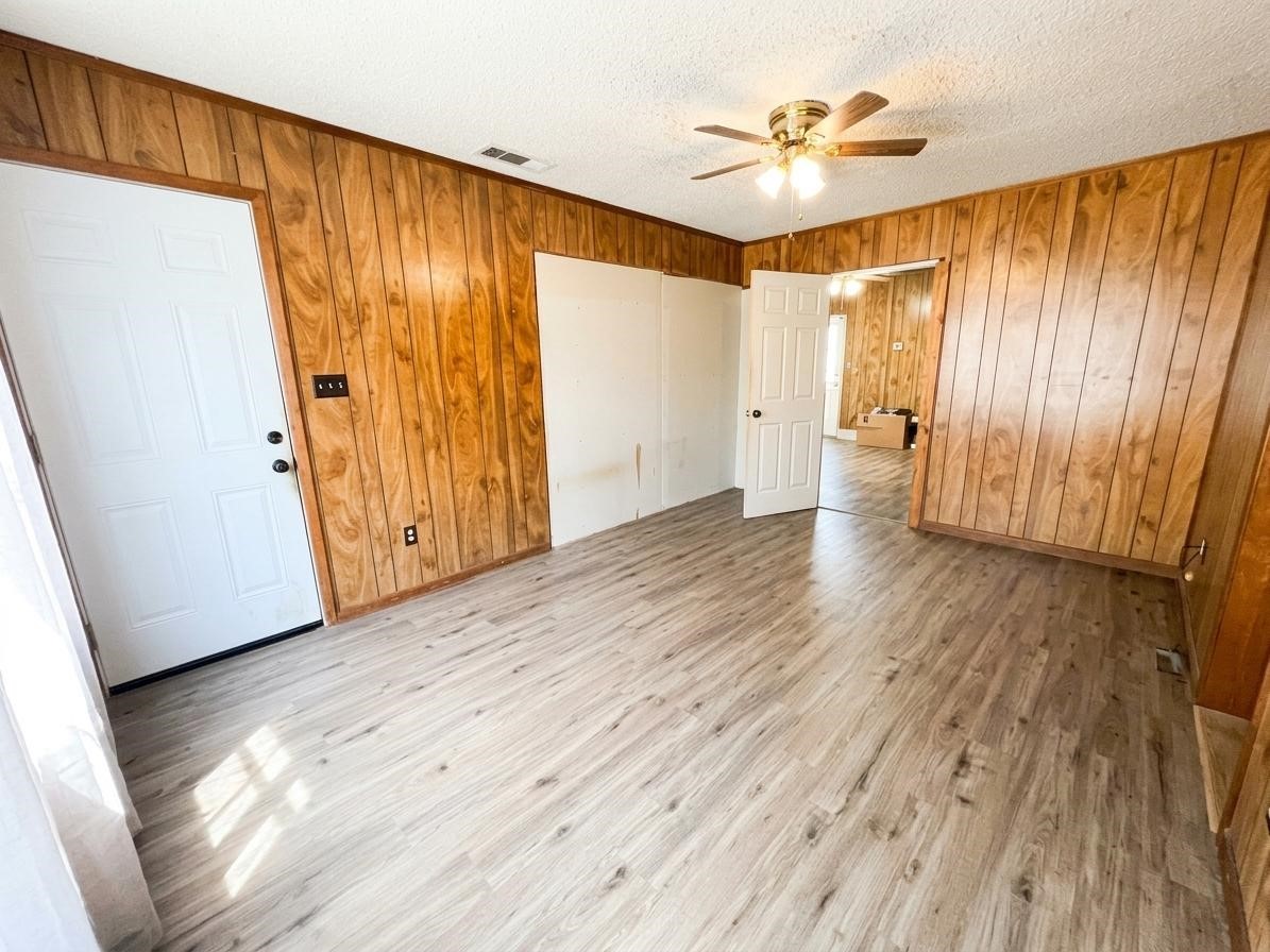 504 N Milam Avenue Property Photo 12