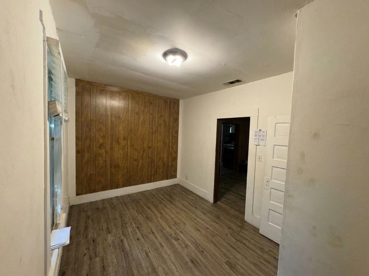 504 N Milam Avenue Property Photo 14