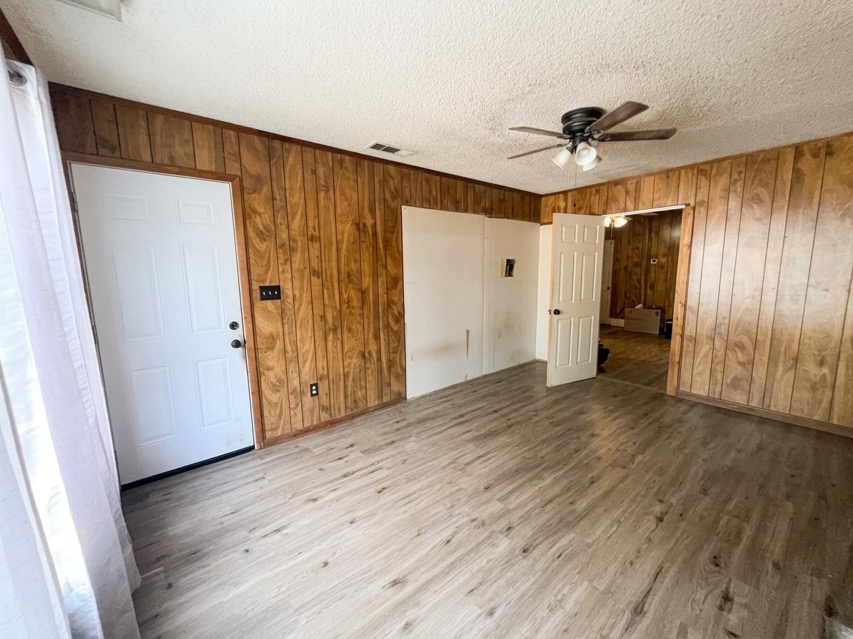 504 N Milam Avenue Property Photo 15