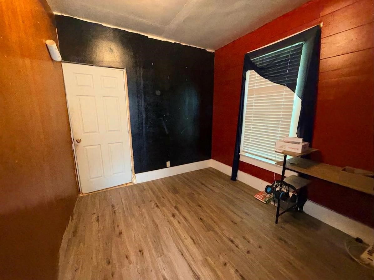504 N Milam Avenue Property Photo 21