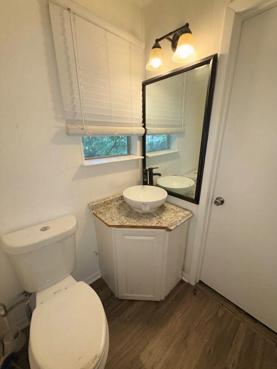 504 N Milam Avenue Property Photo 22