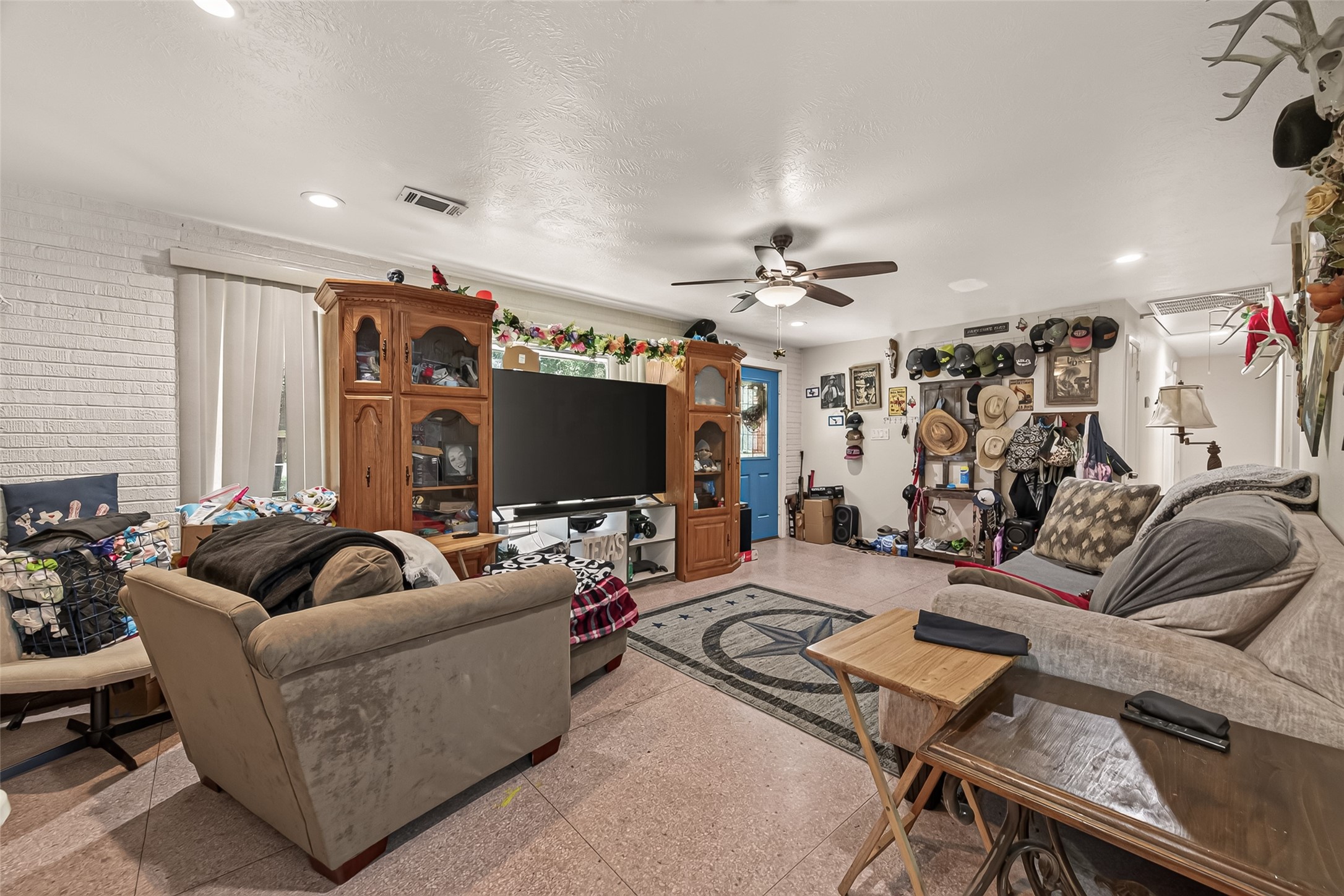 1316 N Main Street Property Photo 5