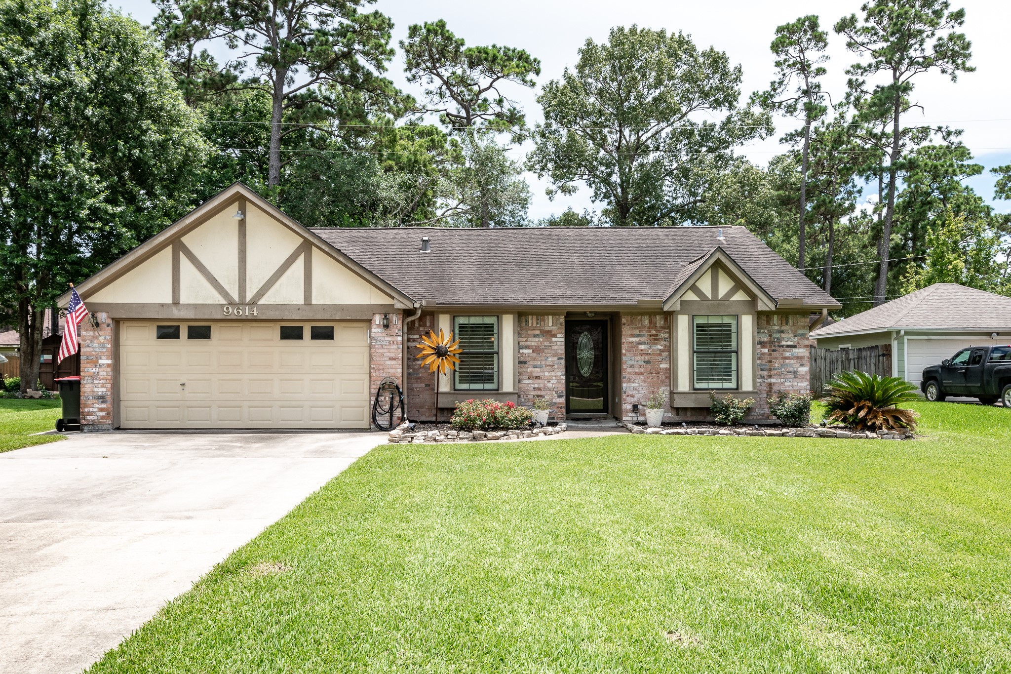 9614 Pinehurst Street Property Photo 1