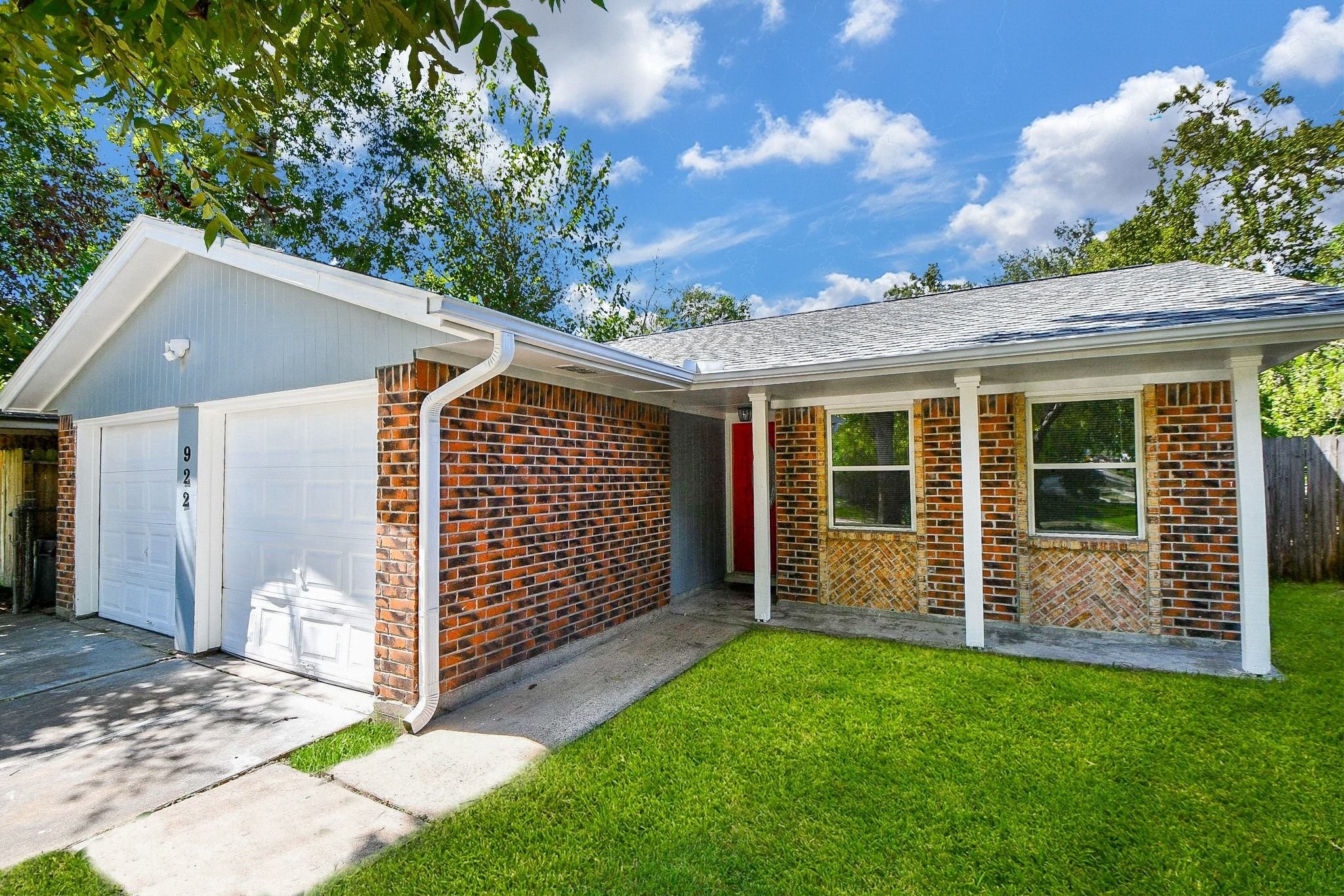 922 Bacliff Drive Property Photo 4