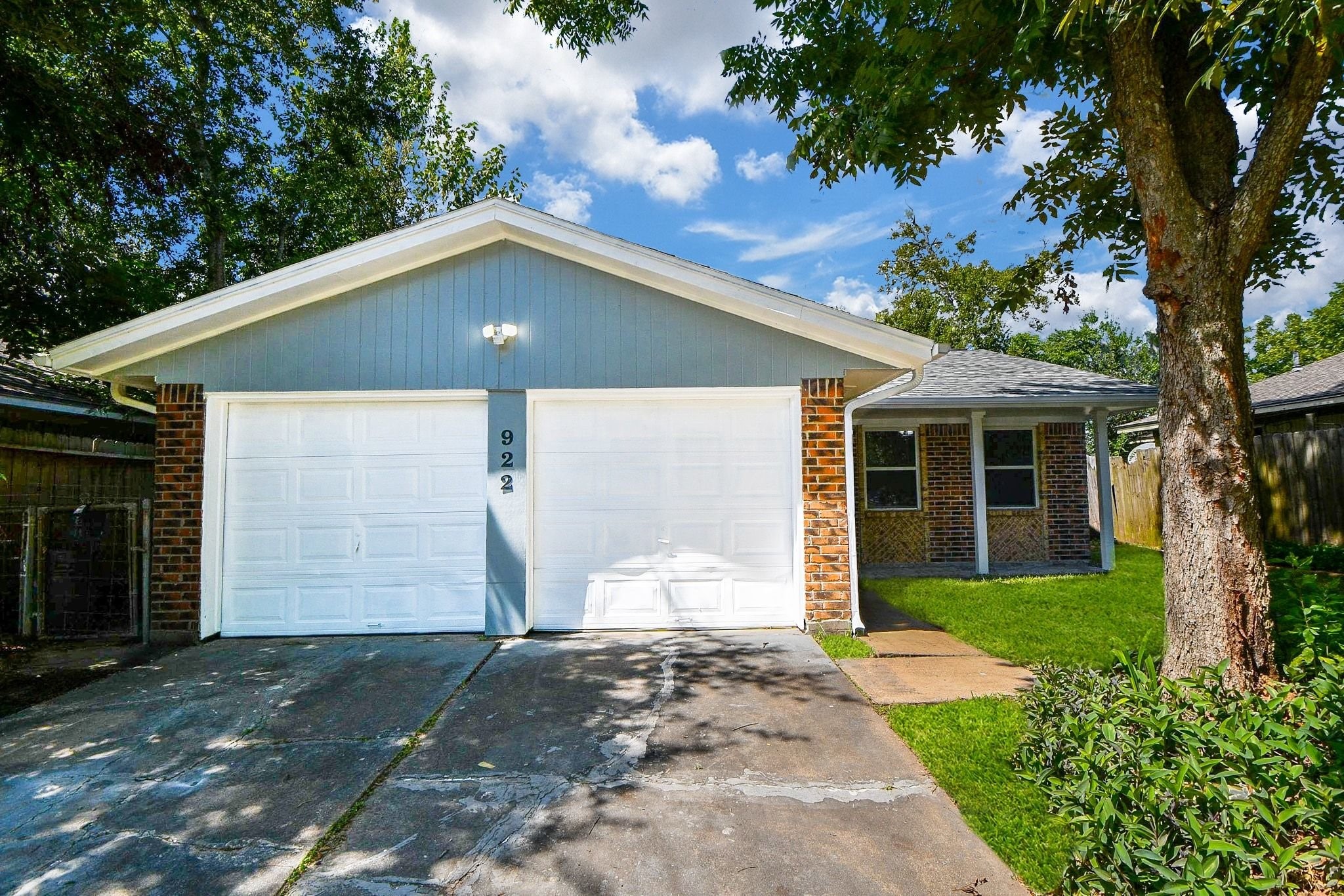 922 Bacliff Drive Property Photo 5
