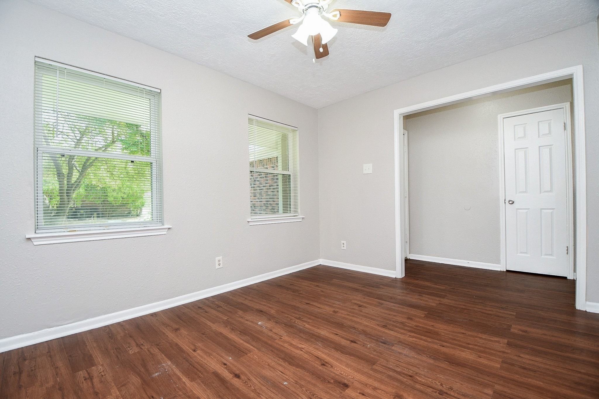 922 Bacliff Drive Property Photo 9