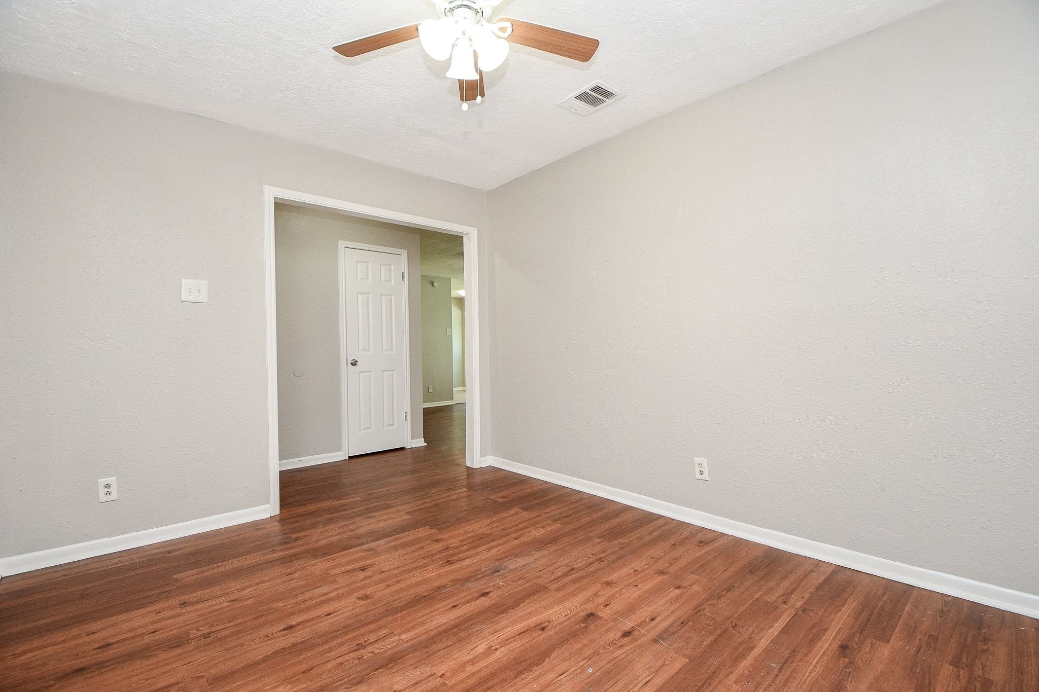 922 Bacliff Drive Property Photo 10