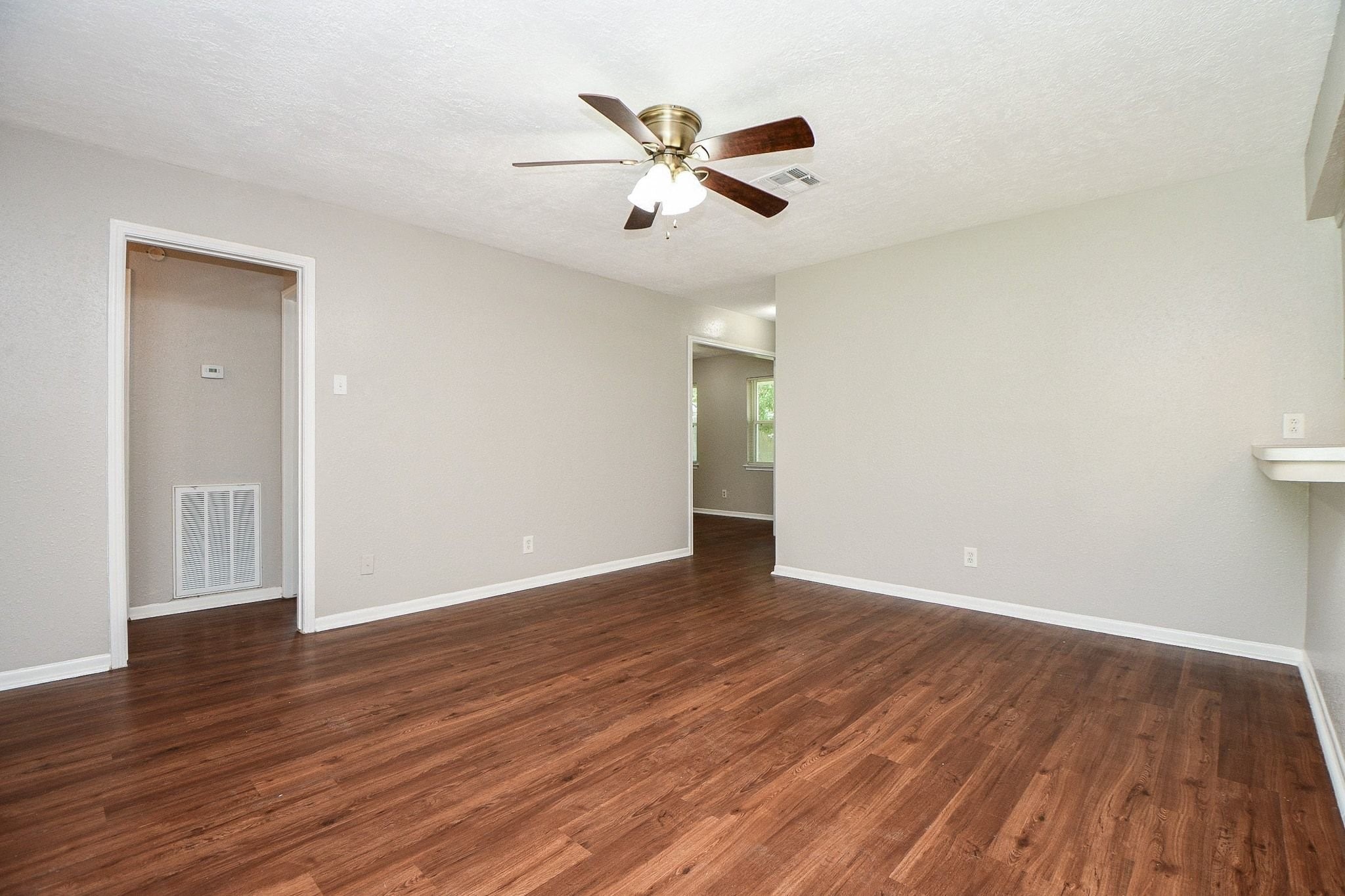 922 Bacliff Drive Property Photo 12