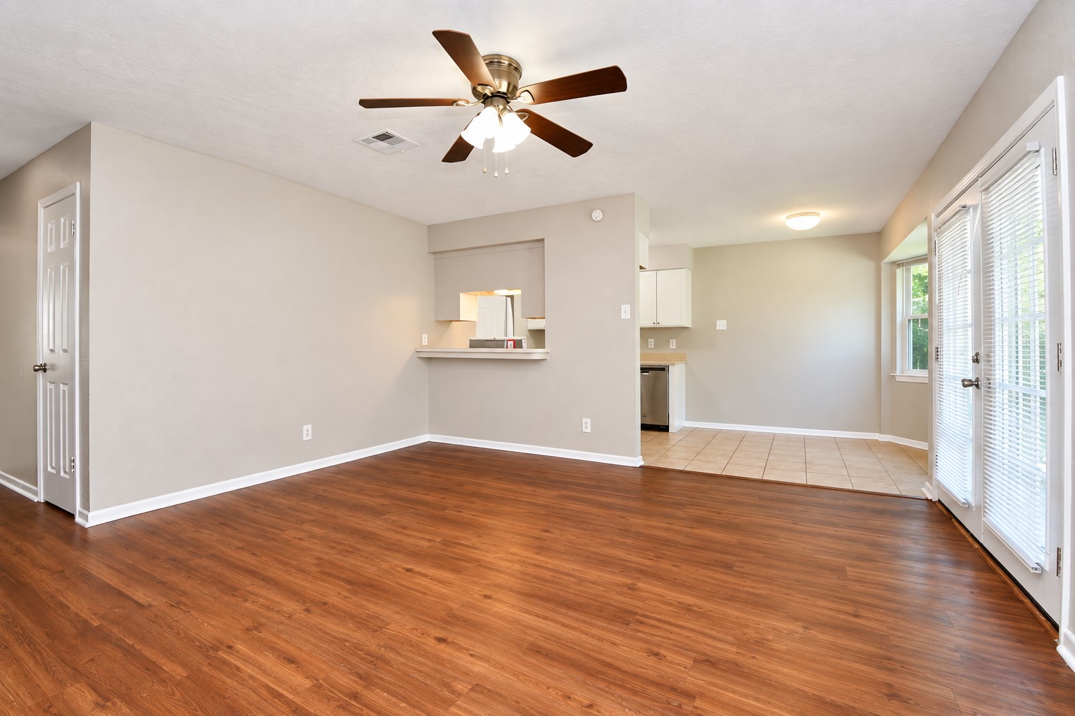 922 Bacliff Drive Property Photo 13