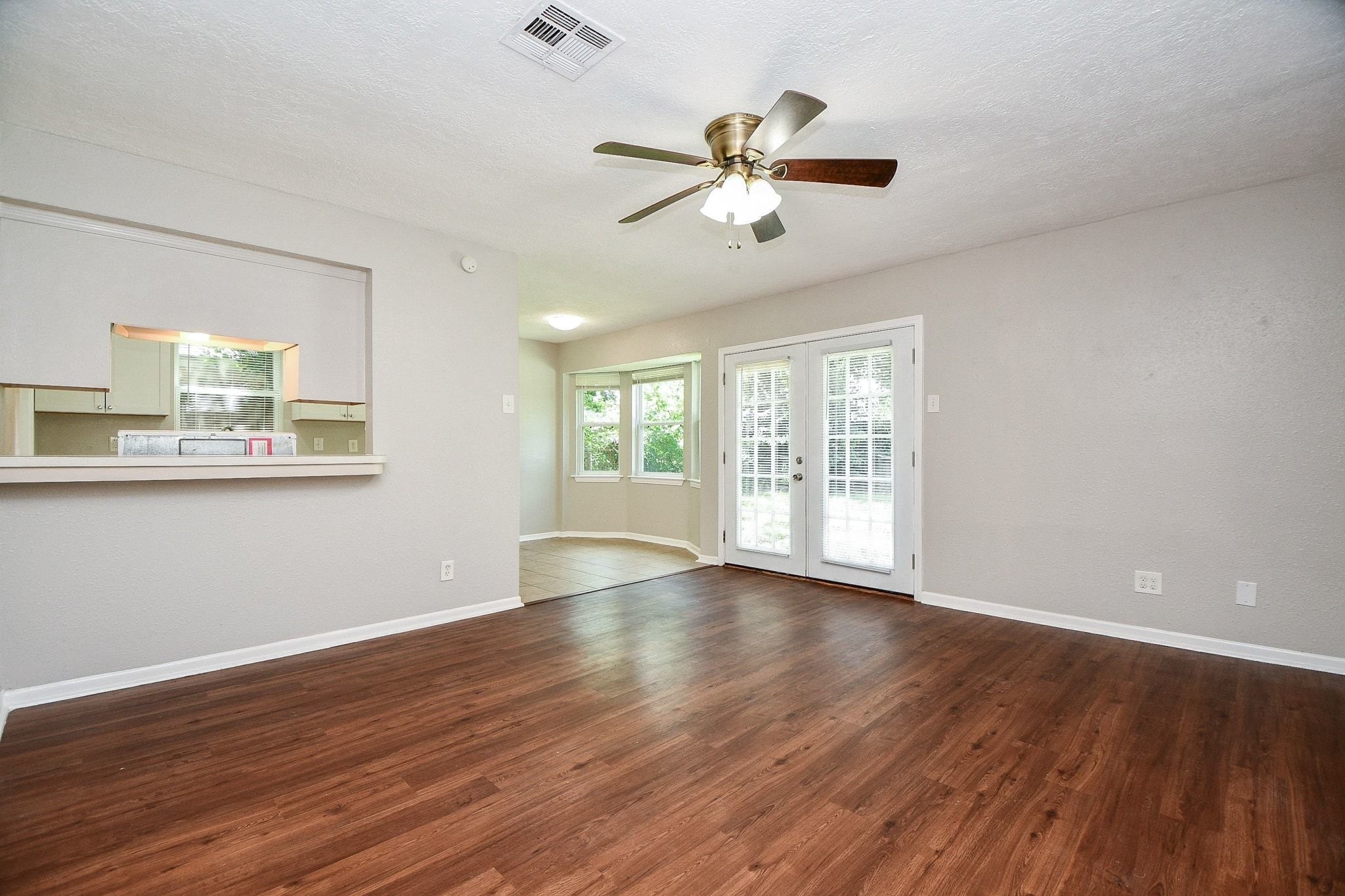 922 Bacliff Drive Property Photo 14