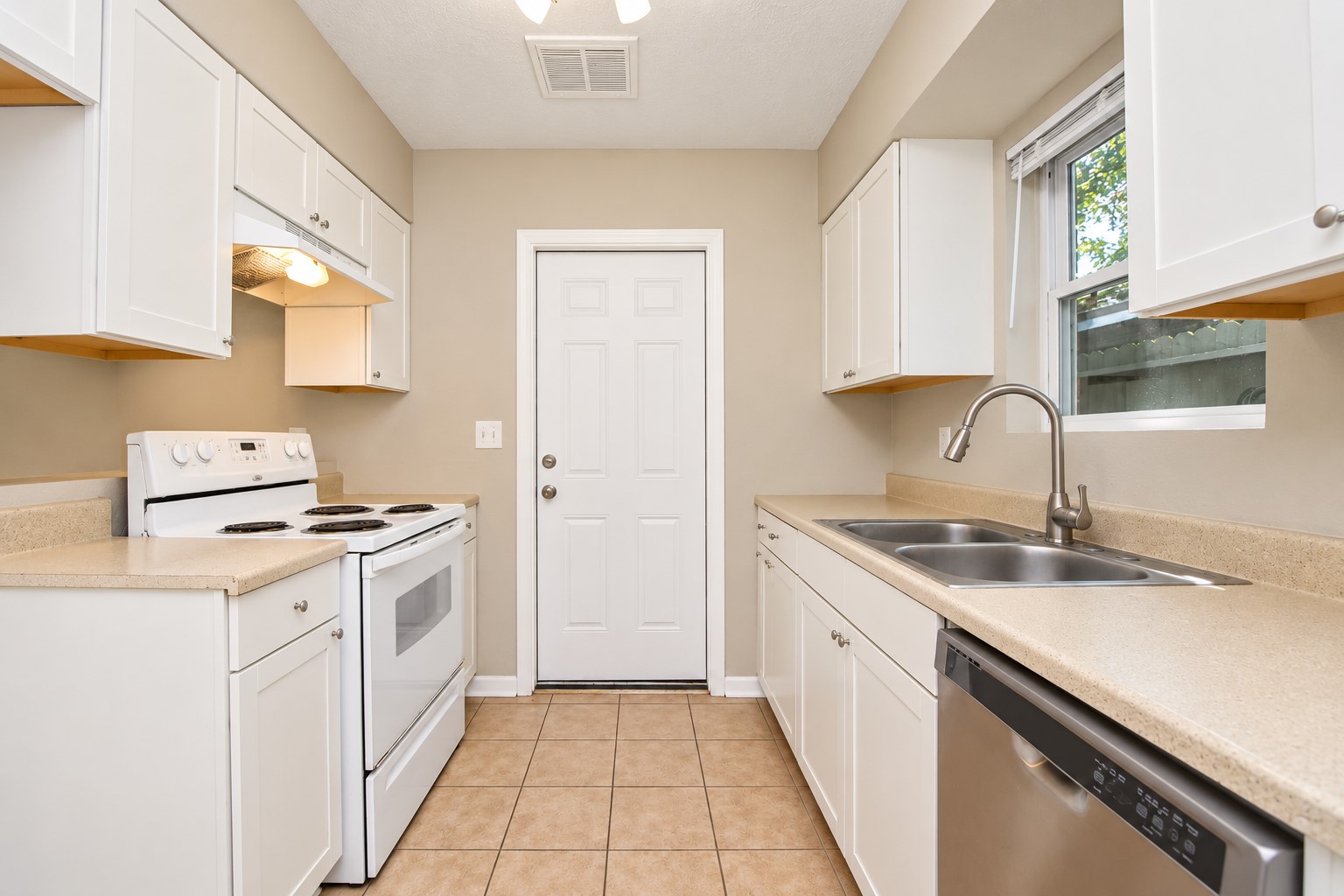 922 Bacliff Drive Property Photo 16