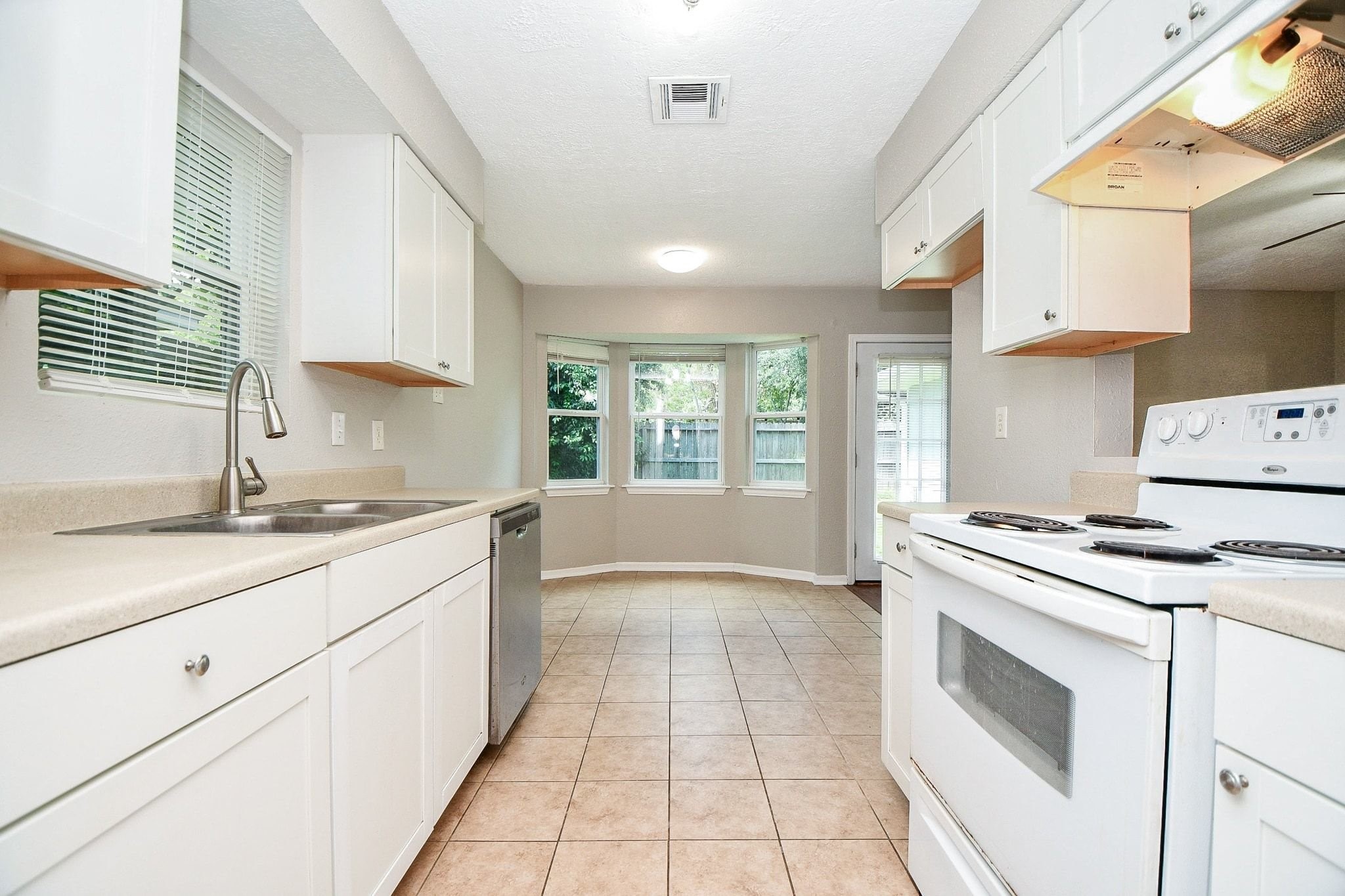 922 Bacliff Drive Property Photo 17