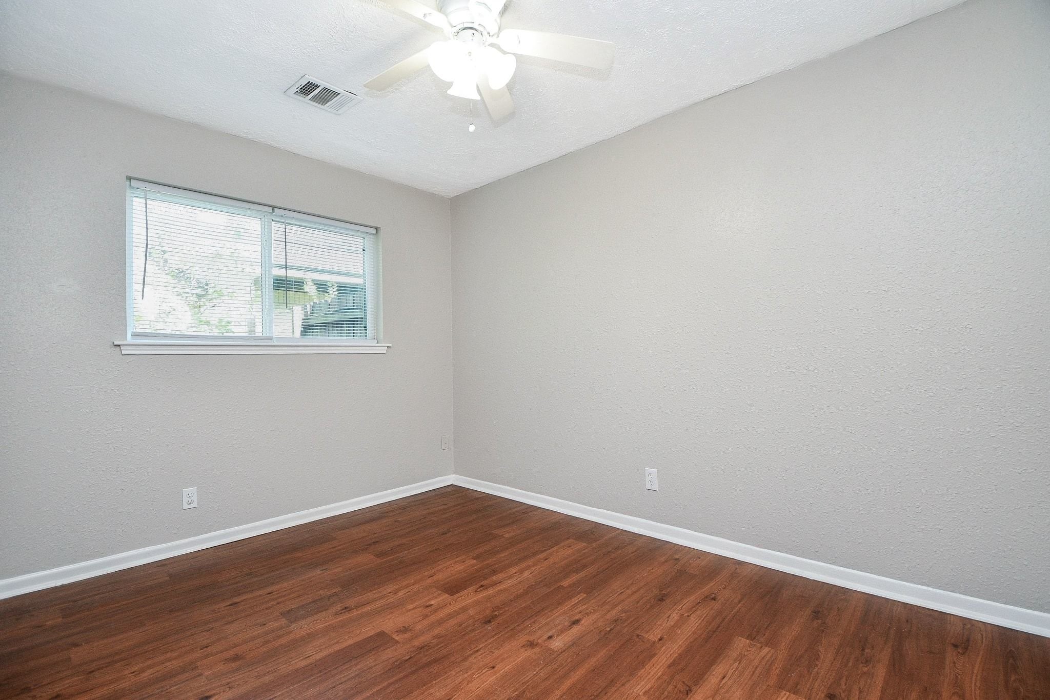 922 Bacliff Drive Property Photo 21