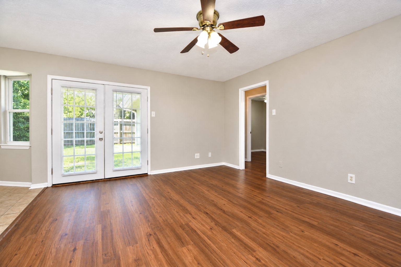 922 Bacliff Drive Property Photo 21