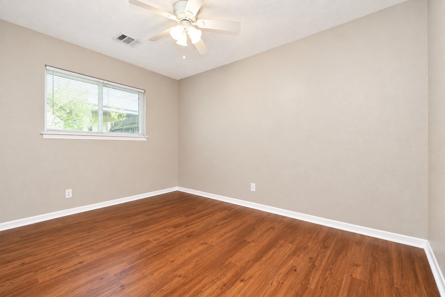 922 Bacliff Drive Property Photo 24