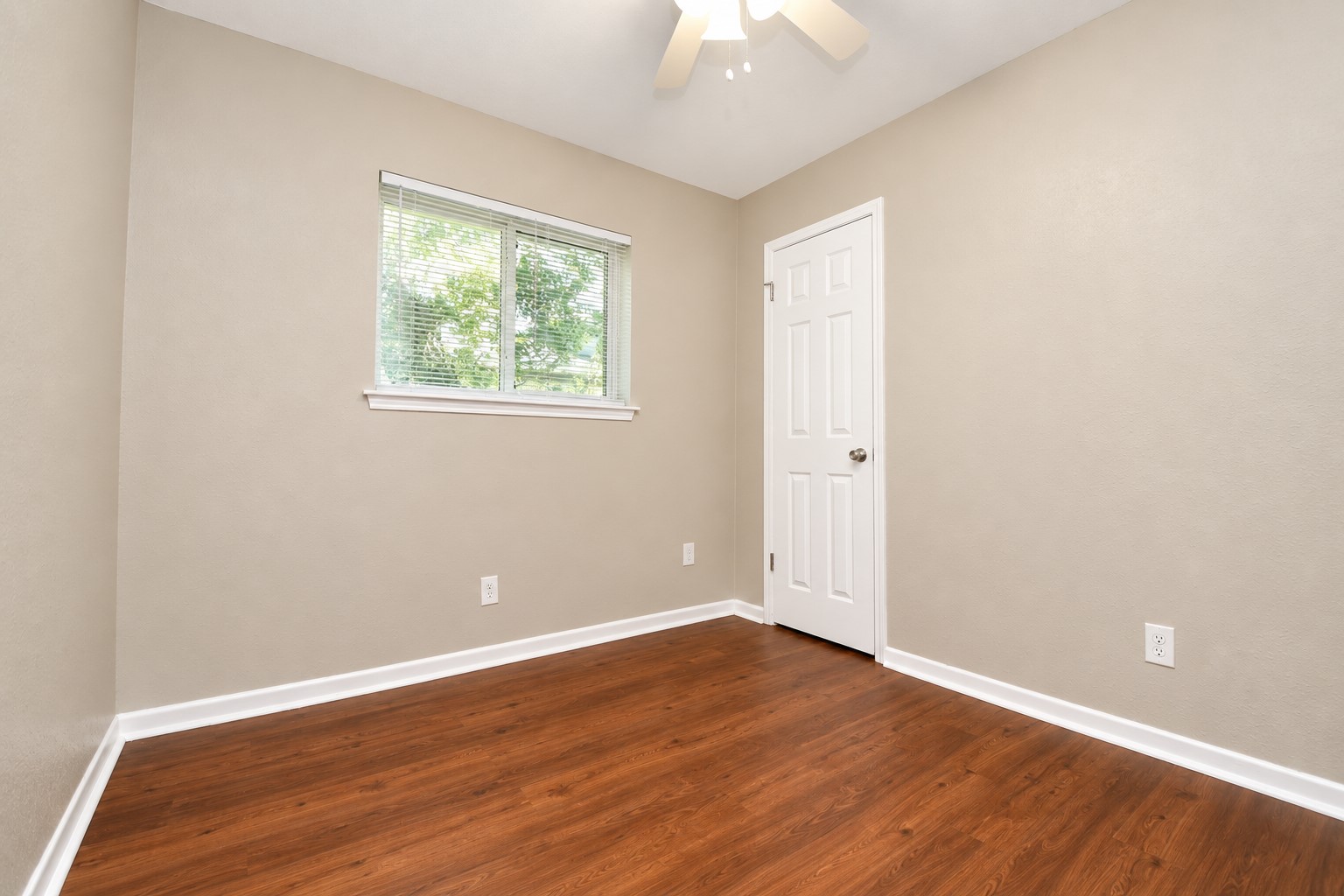 922 Bacliff Drive Property Photo 25