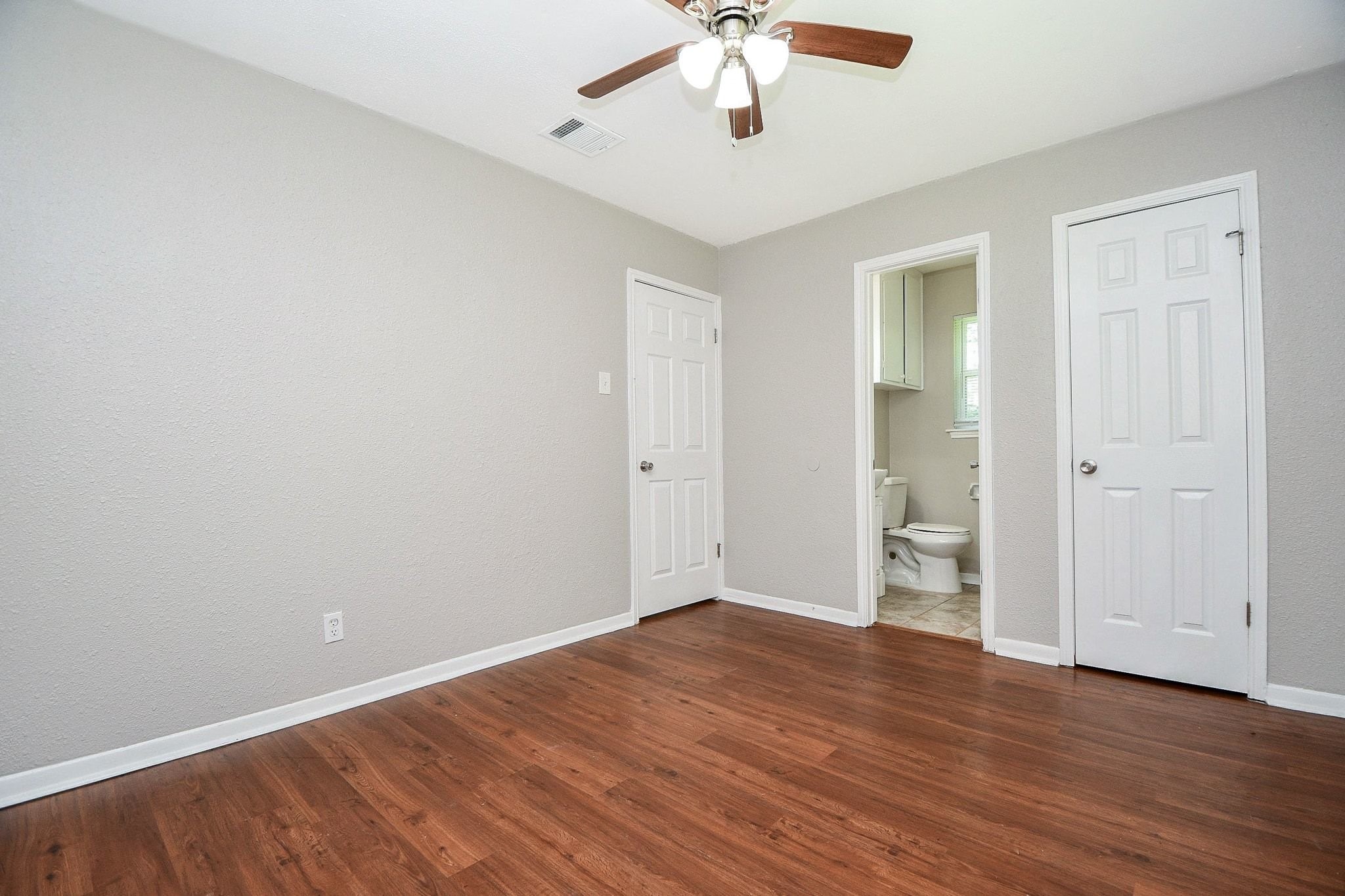 922 Bacliff Drive Property Photo 28