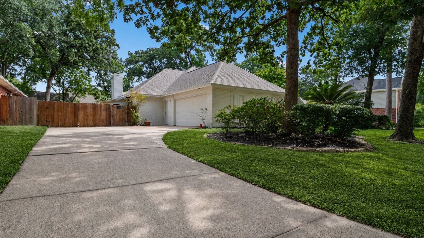 18 Windsor Drive Property Photo 3