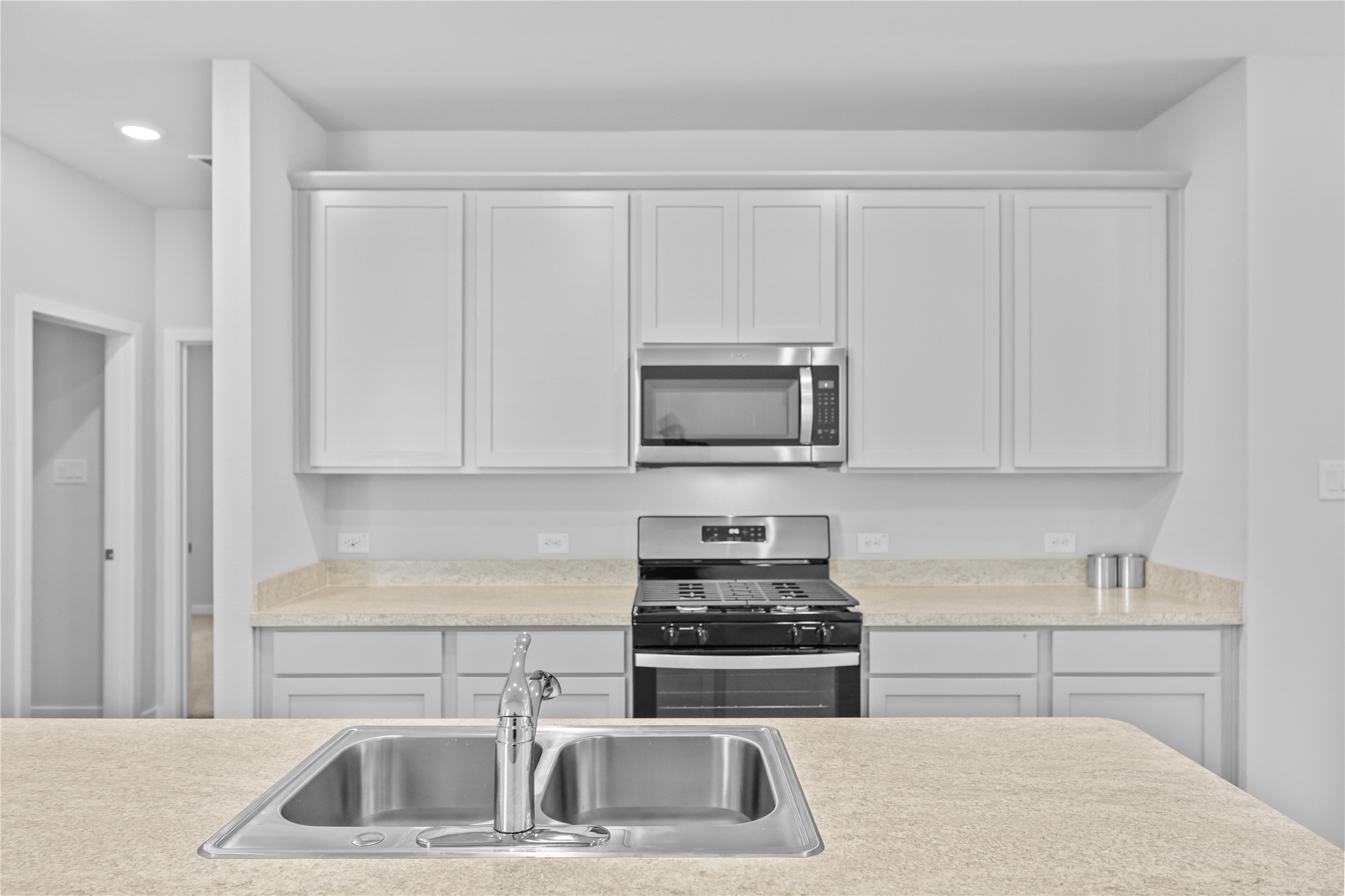 17015 Pandora Way Property Photo 6