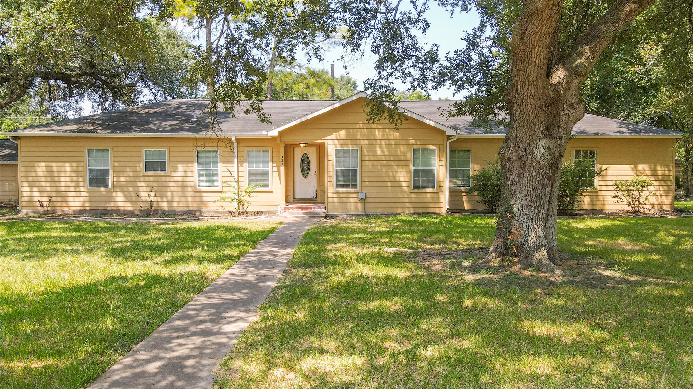 321 Circle Drive Property Photo 1
