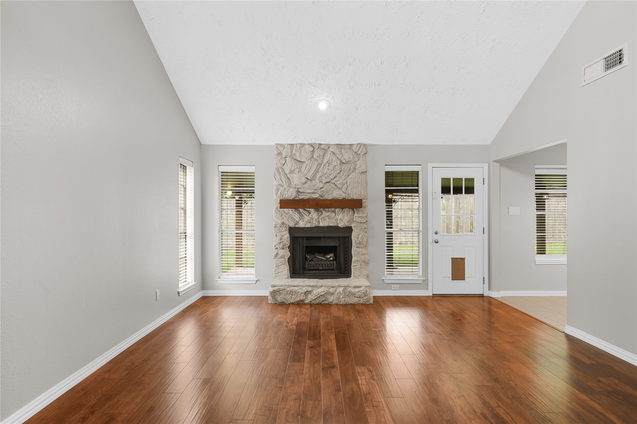 16826 Cobble Ridge Drive Property Photo 8