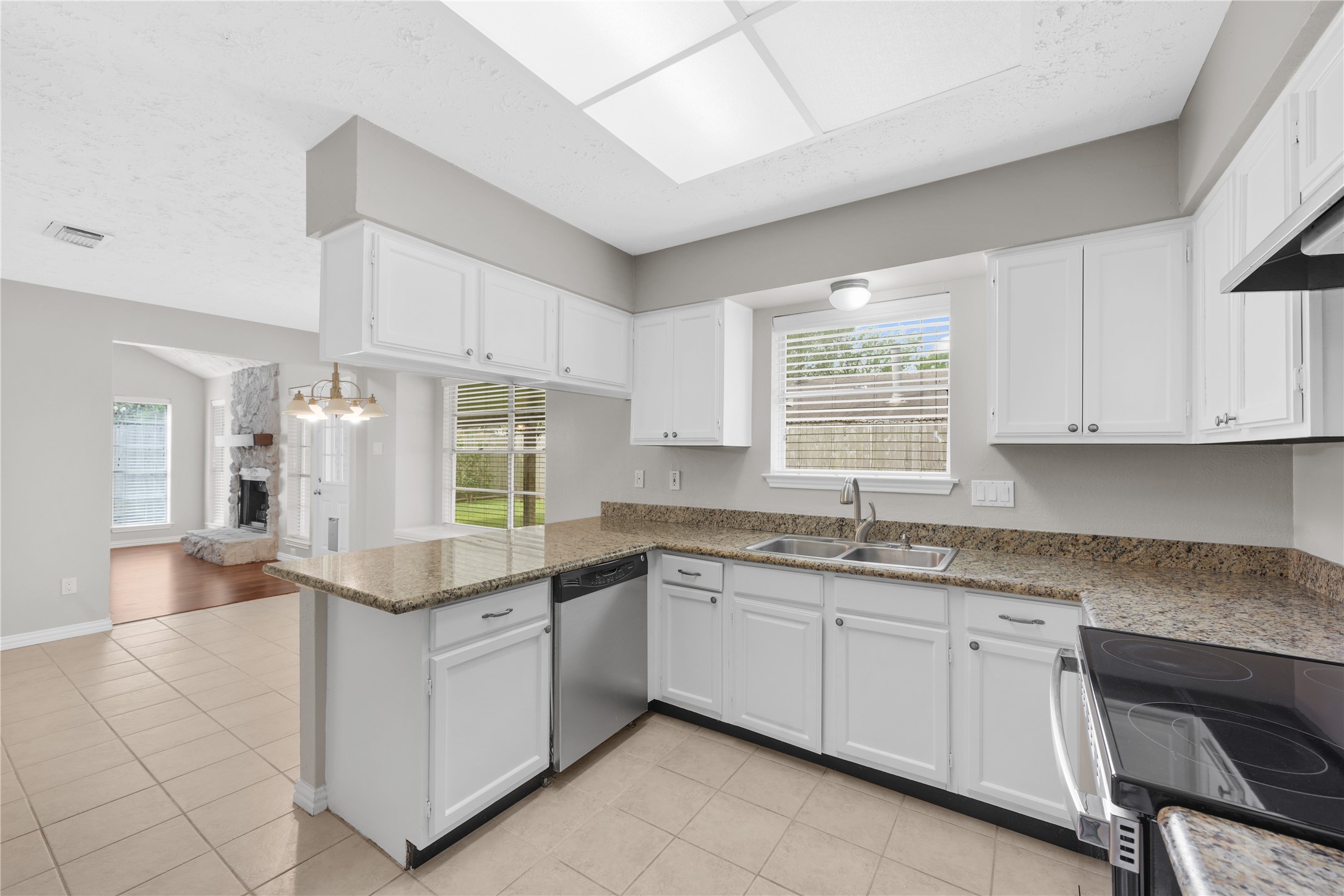 16826 Cobble Ridge Drive Property Photo 9