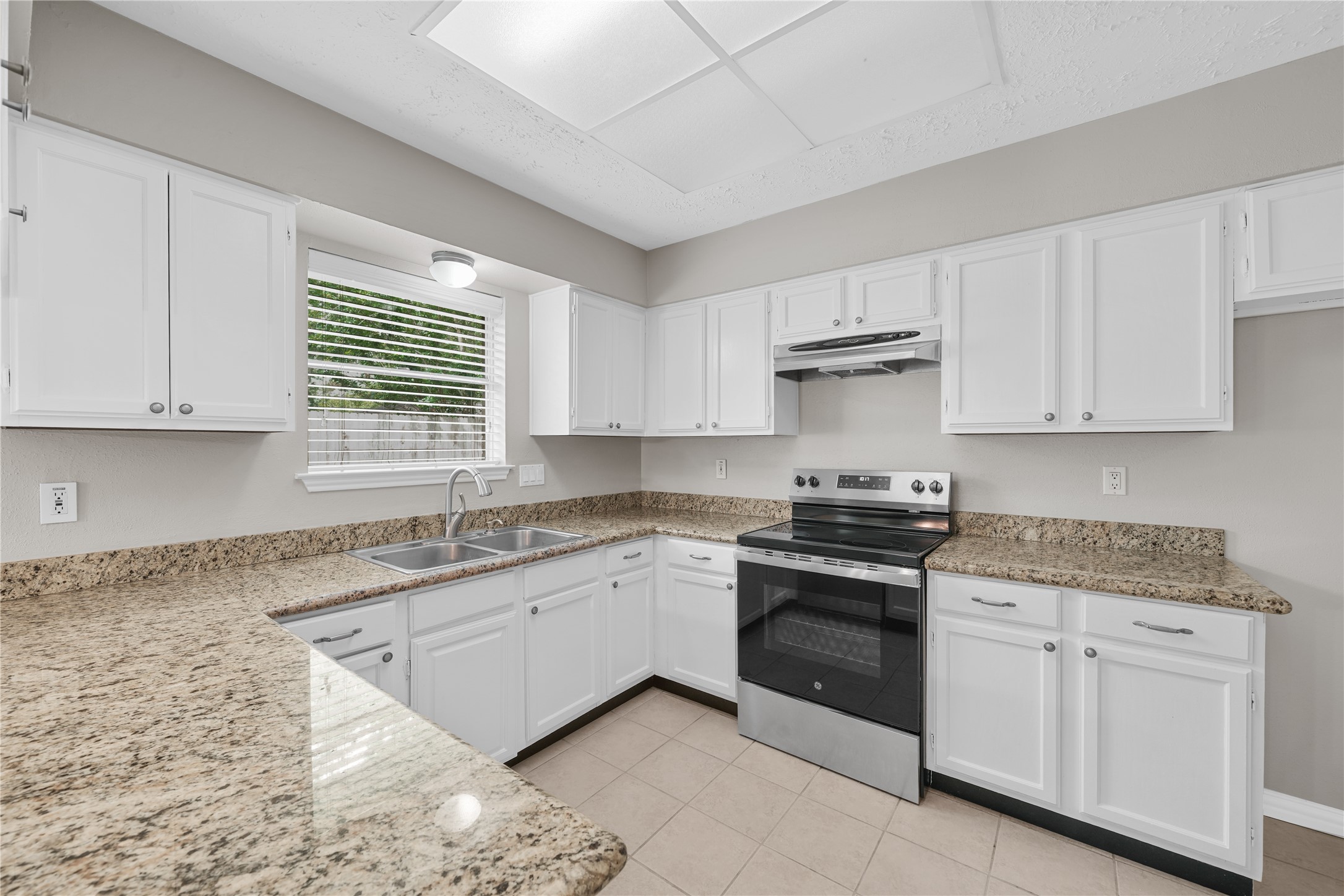 16826 Cobble Ridge Drive Property Photo 10