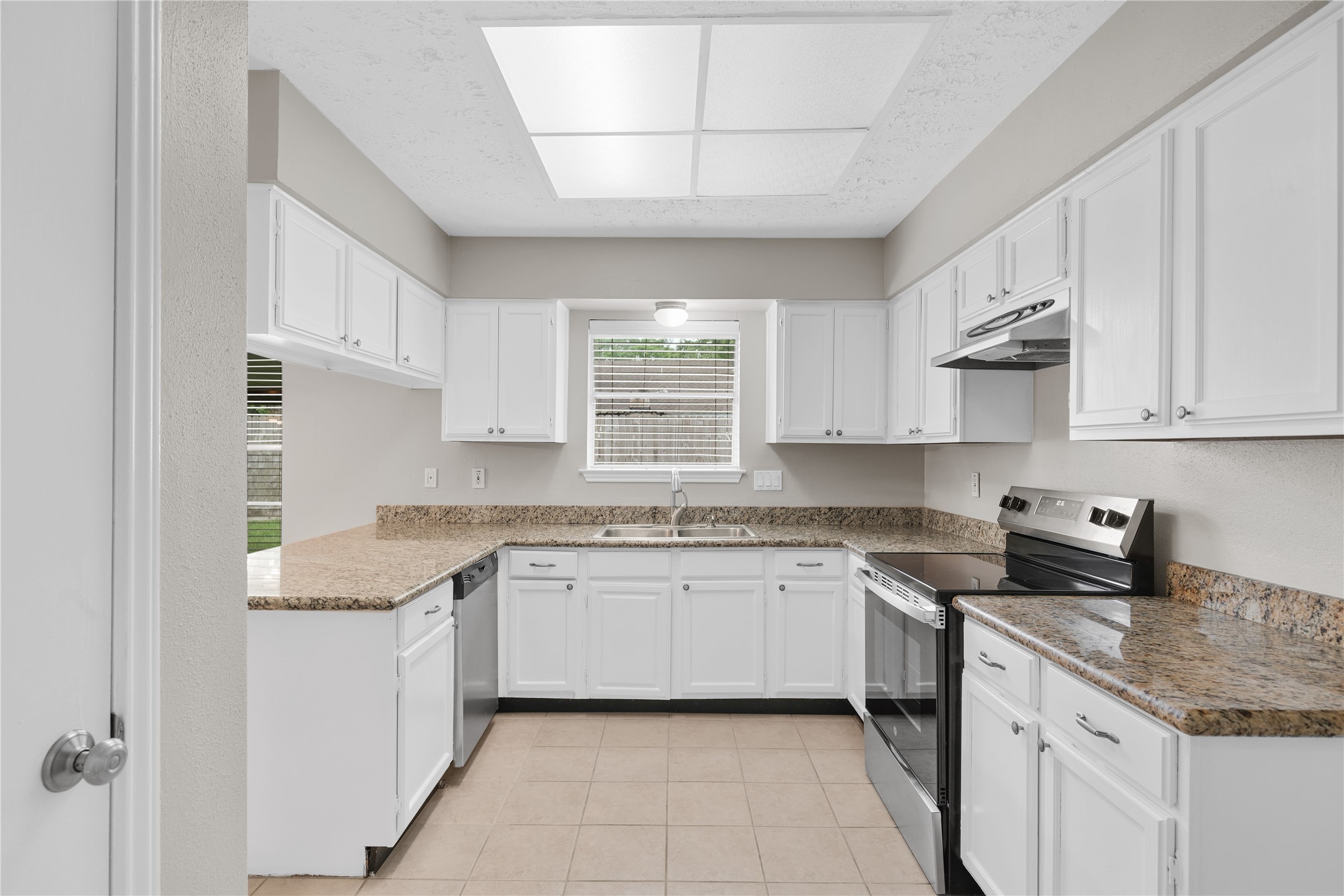 16826 Cobble Ridge Drive Property Photo 11