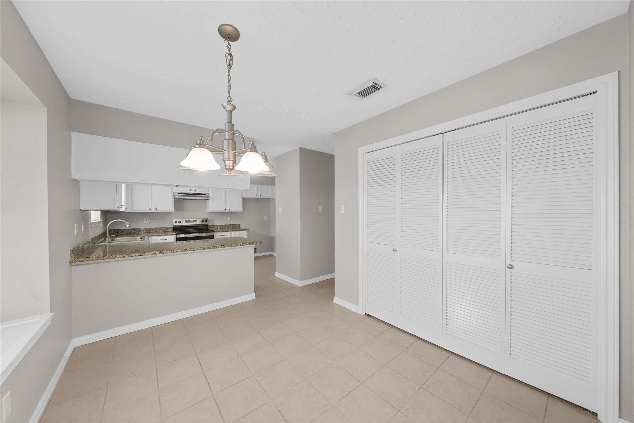 16826 Cobble Ridge Drive Property Photo 12