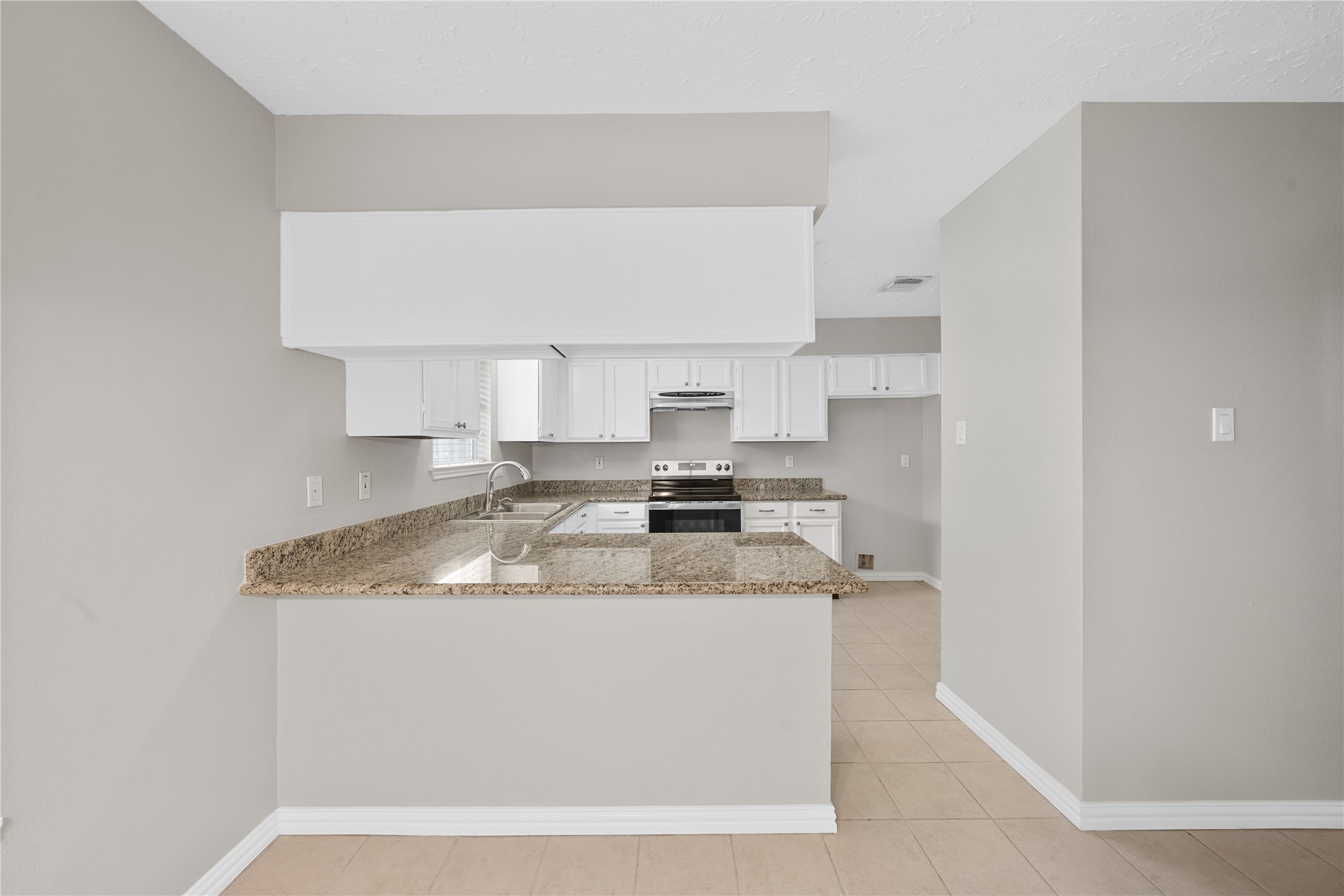 16826 Cobble Ridge Drive Property Photo 14