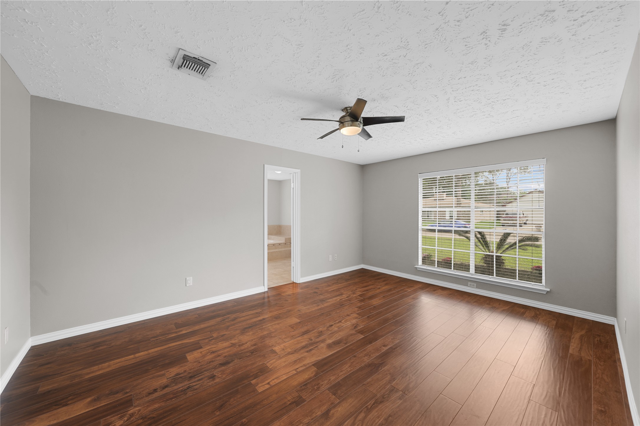 16826 Cobble Ridge Drive Property Photo 19