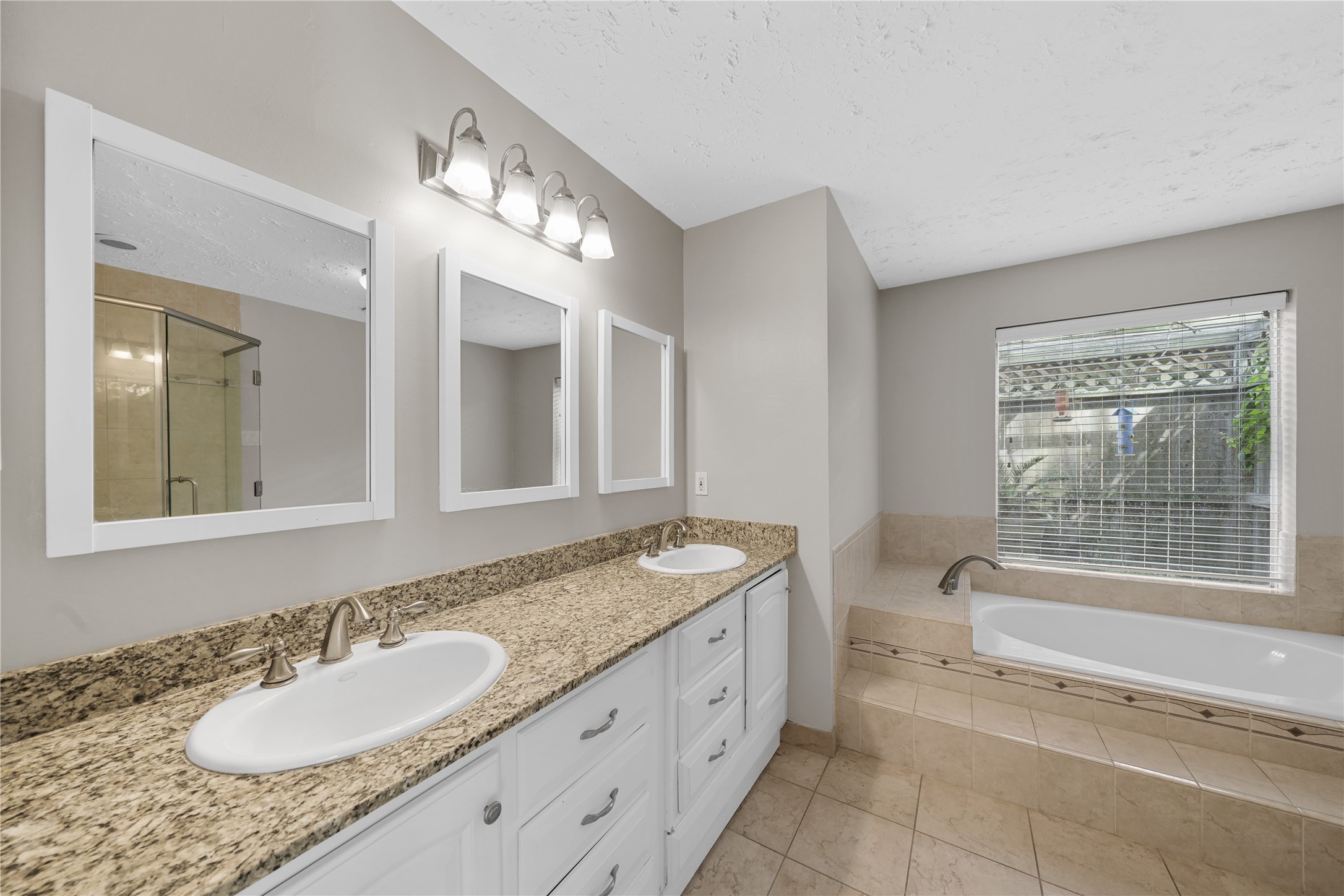 16826 Cobble Ridge Drive Property Photo 20