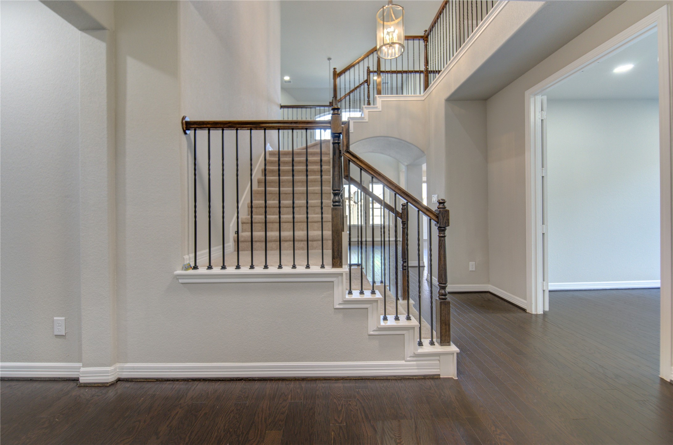28918 Woods Rose Court Property Photo 4