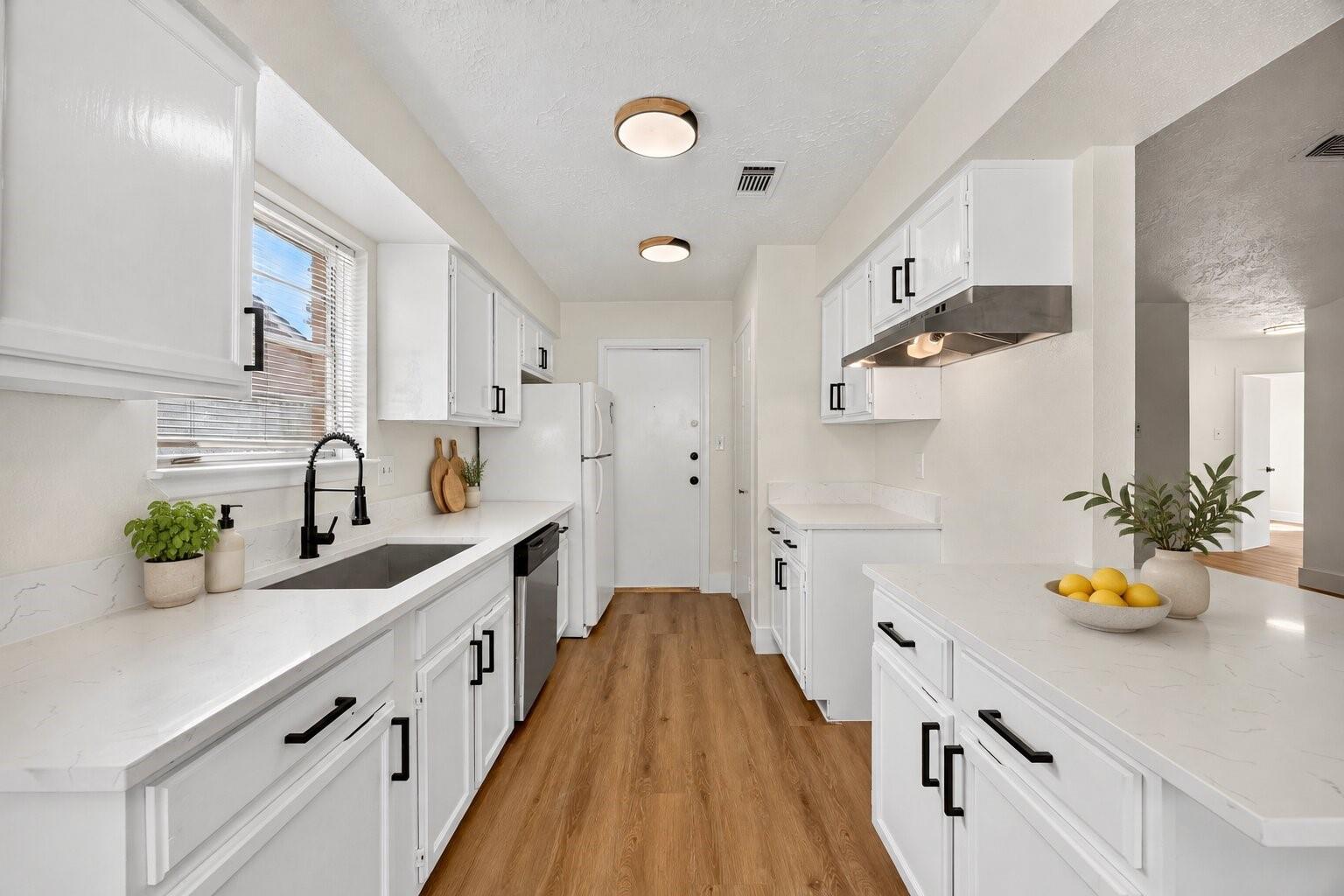 23522 Newgate Drive Property Photo 10