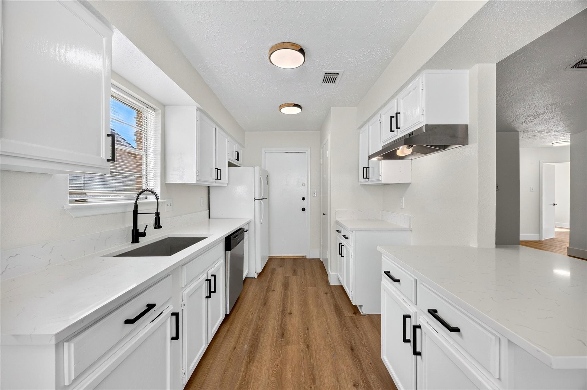 23522 Newgate Drive Property Photo 11