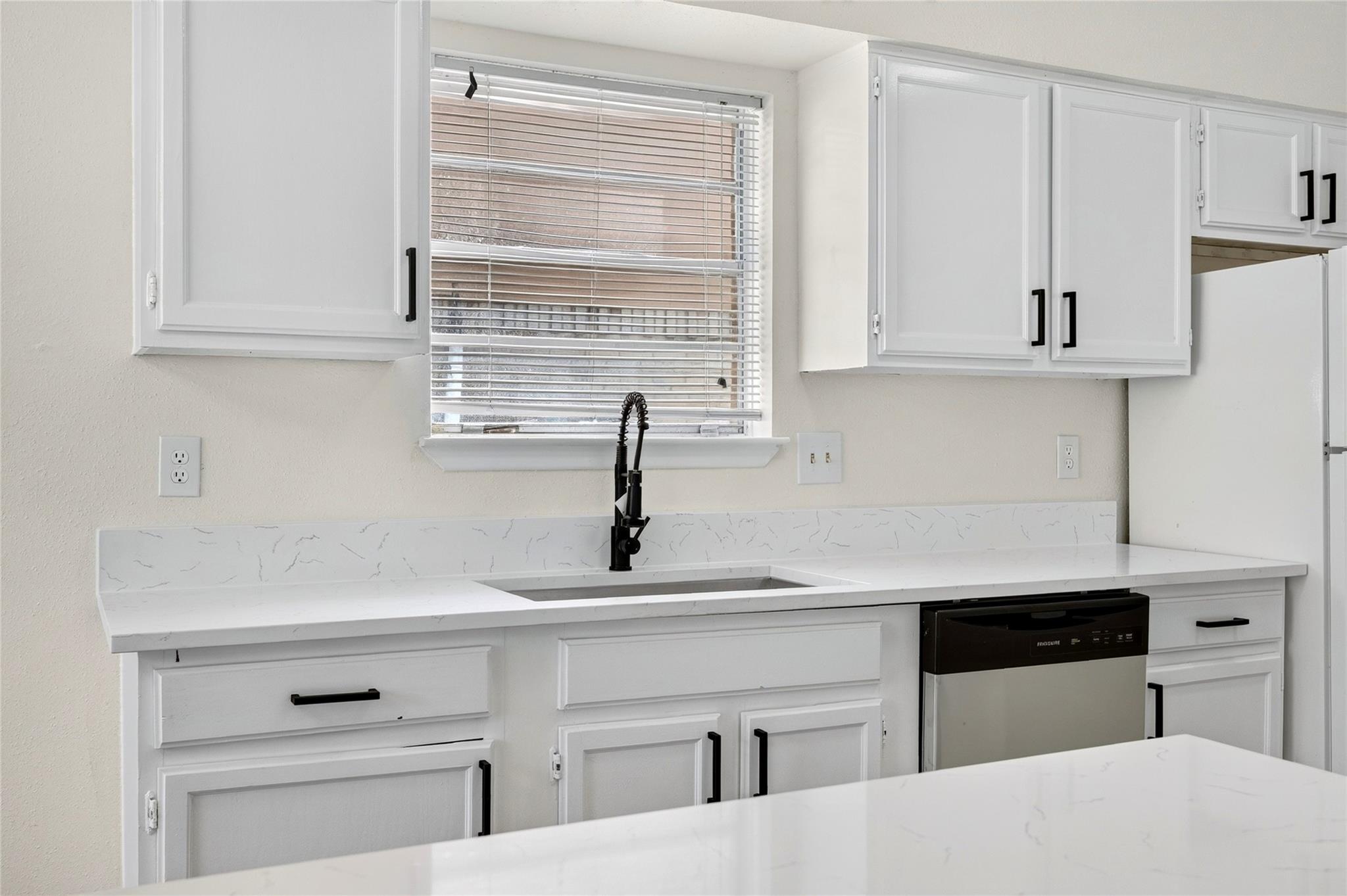 23522 Newgate Drive Property Photo 14