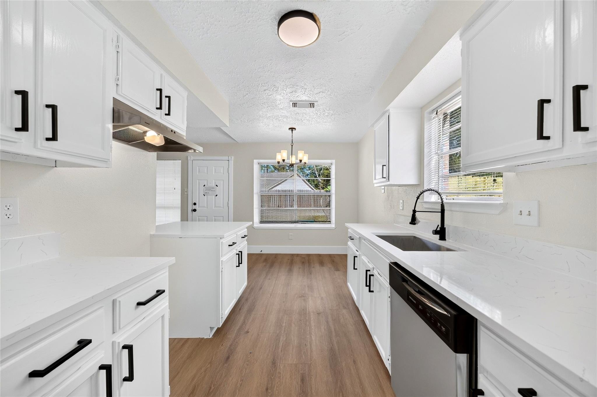 23522 Newgate Drive Property Photo 15