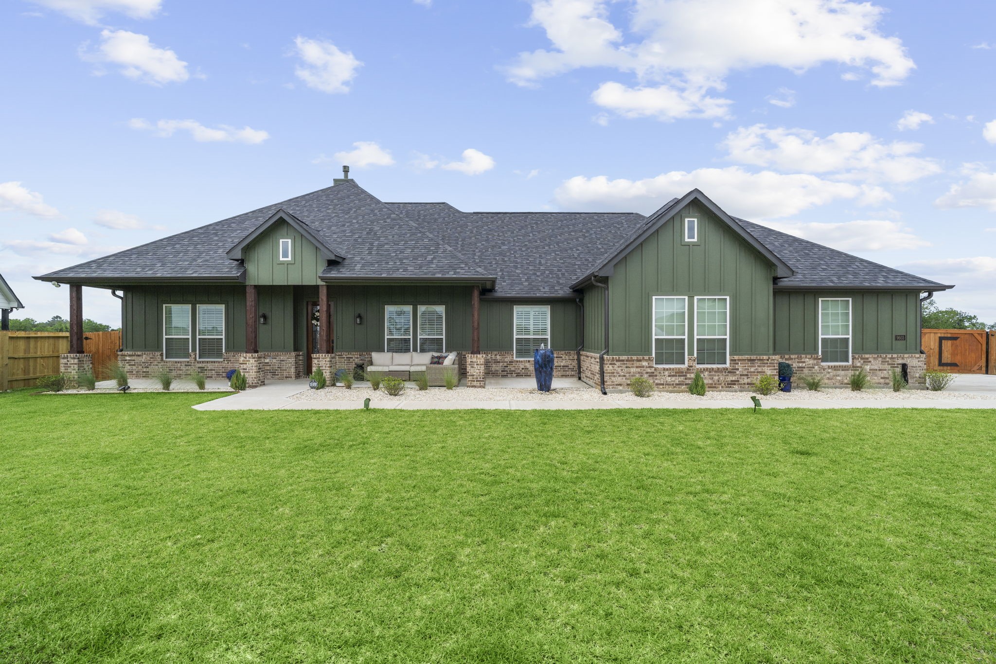 9603 Neon Moon Drive Property Photo 1