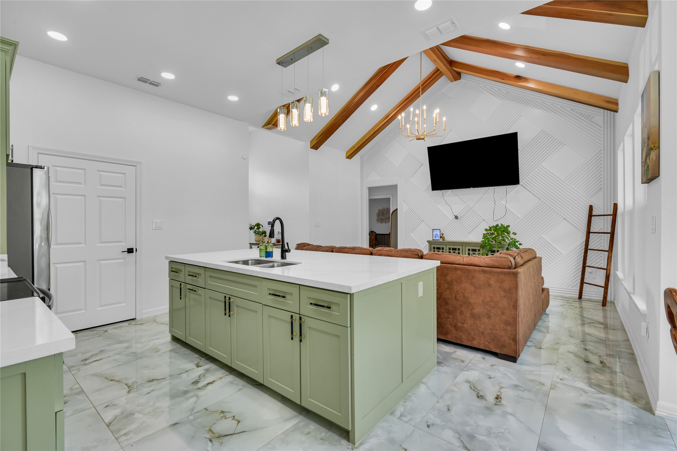 1252 2nd Street Property Photo 8