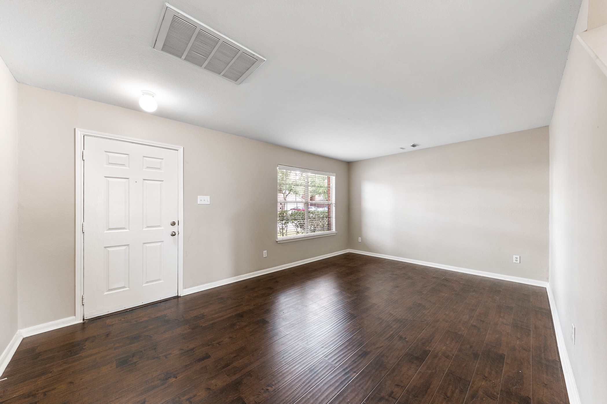 16143 Dawn Marie Lane Property Photo 4