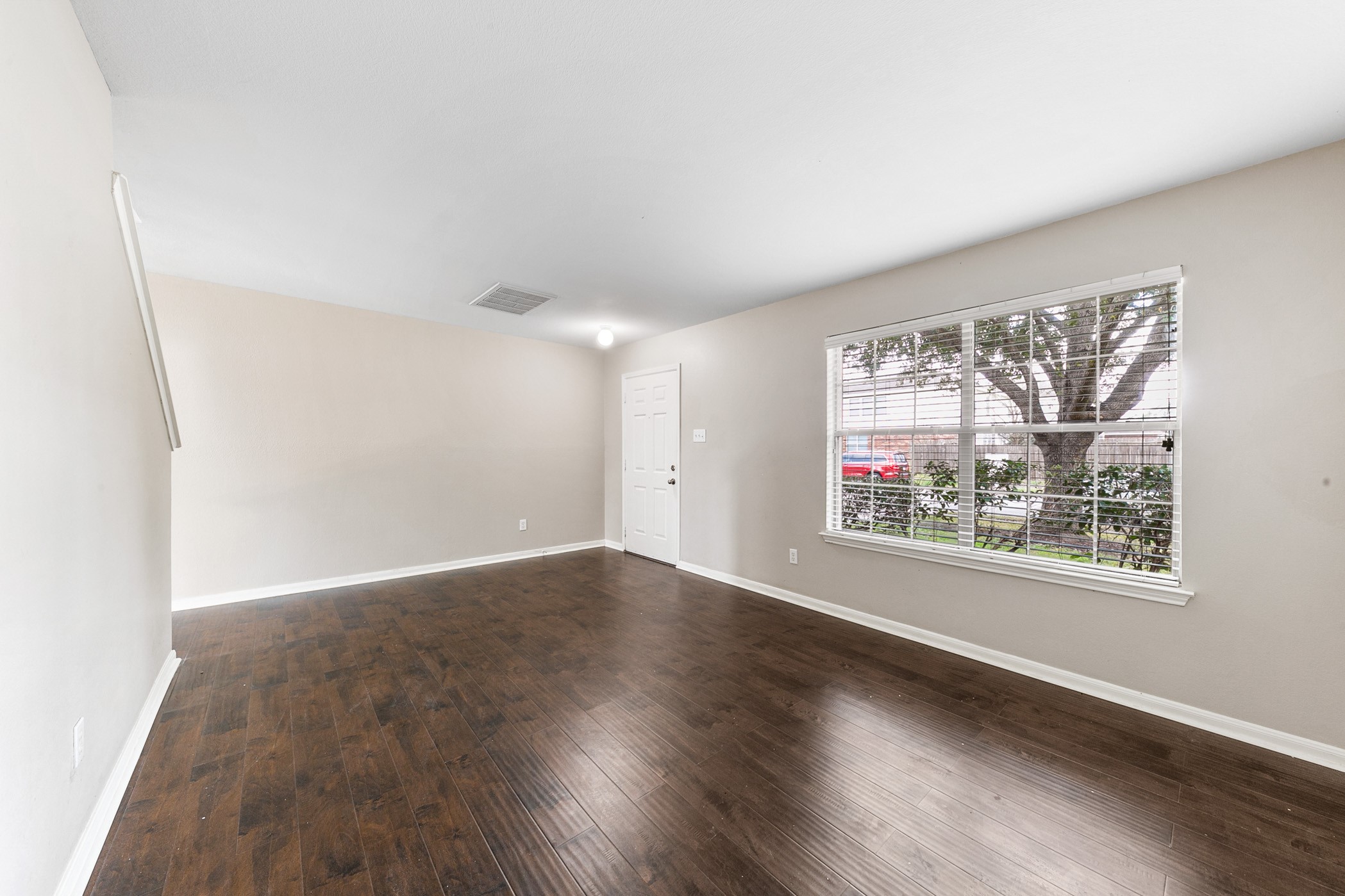 16143 Dawn Marie Lane Property Photo 5
